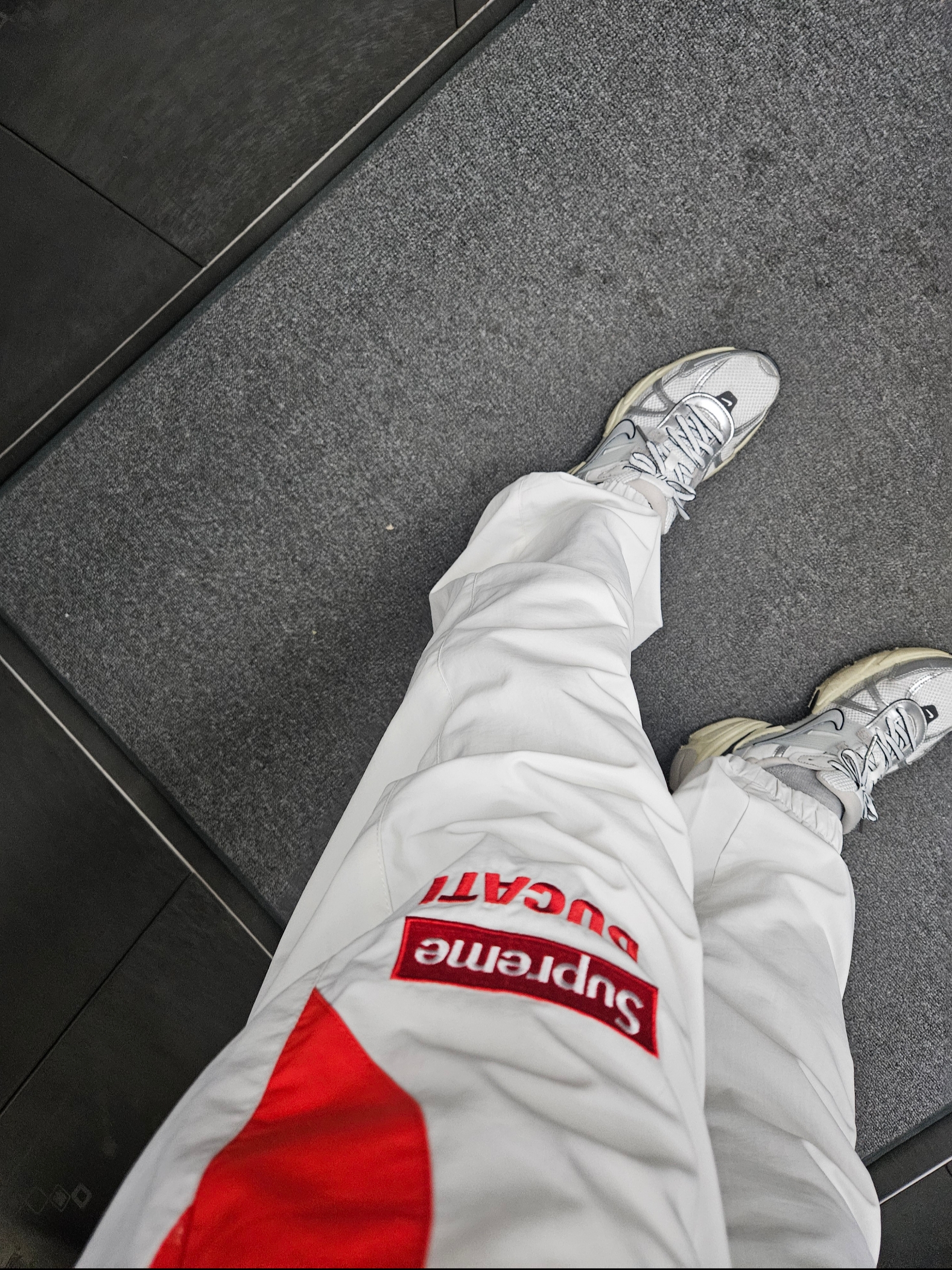 Supreme x Ducati Track Pants Light Grey - 24SS 착용 스타일 - 1