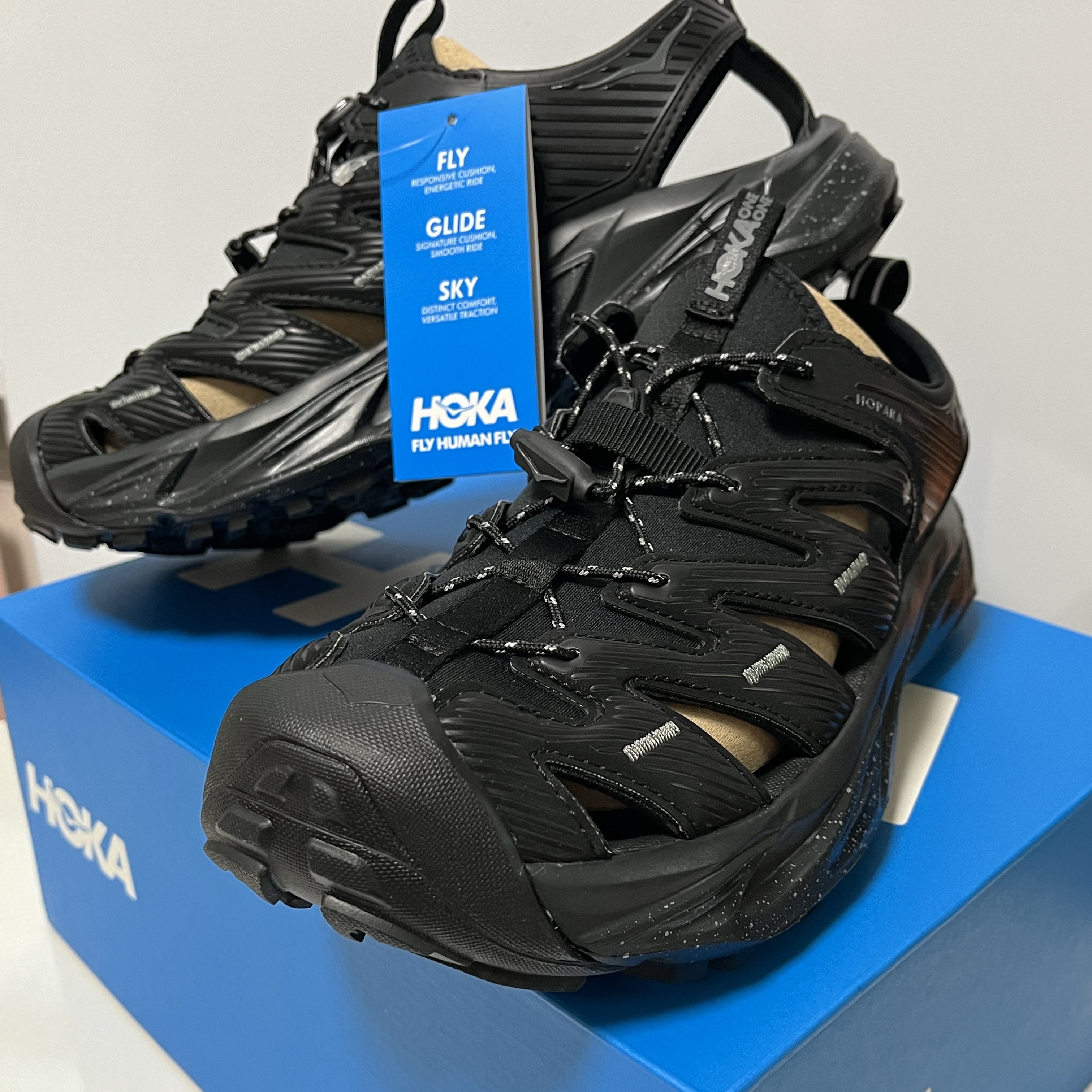 Hoka Hopara Black Castle Rock 착용 스타일