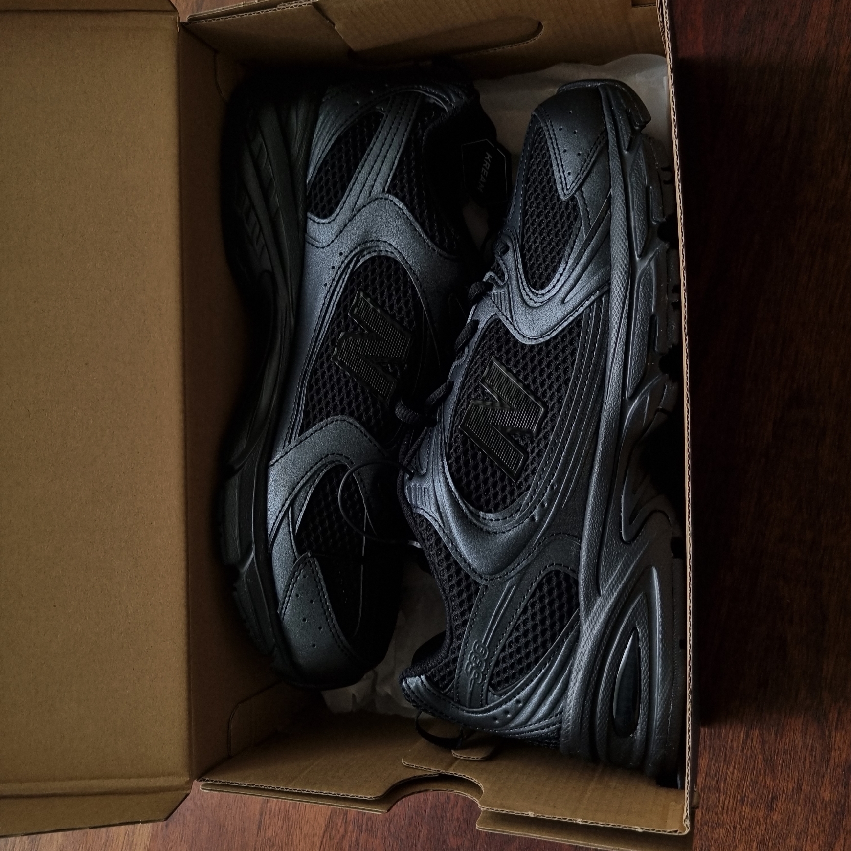 New Balance 530 Black 착용 스타일 - 2