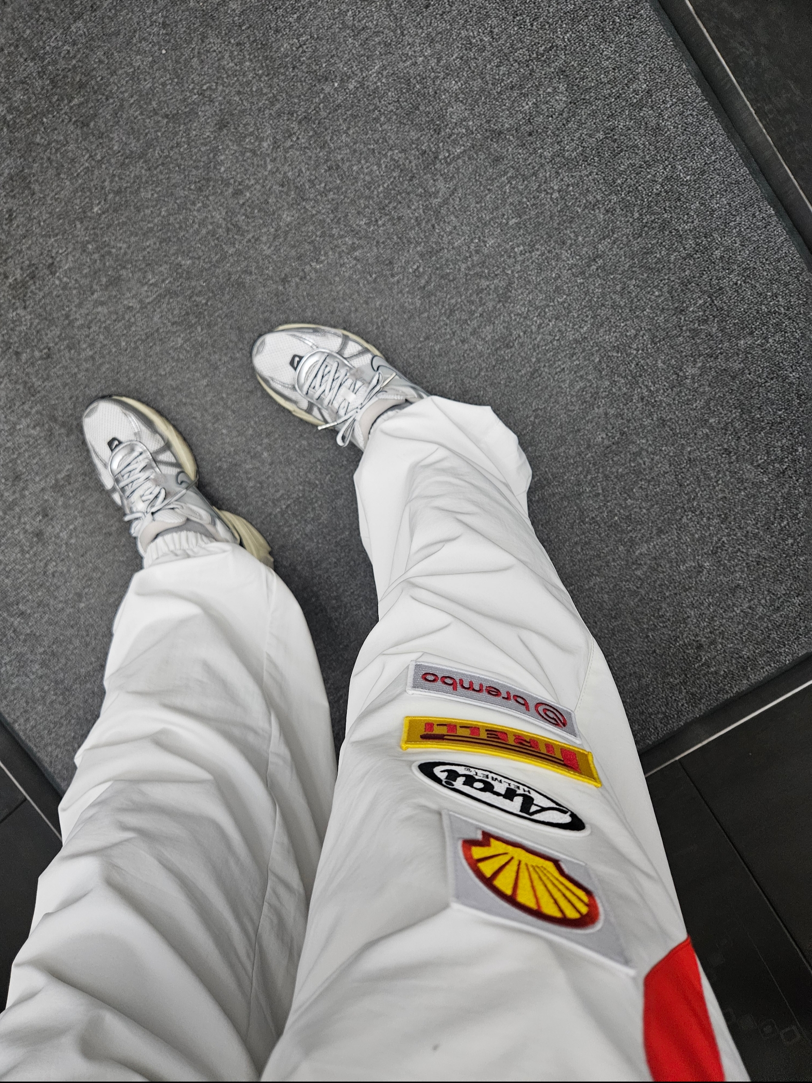 Supreme x Ducati Track Pants Light Grey - 24SS 착용 스타일 - 2