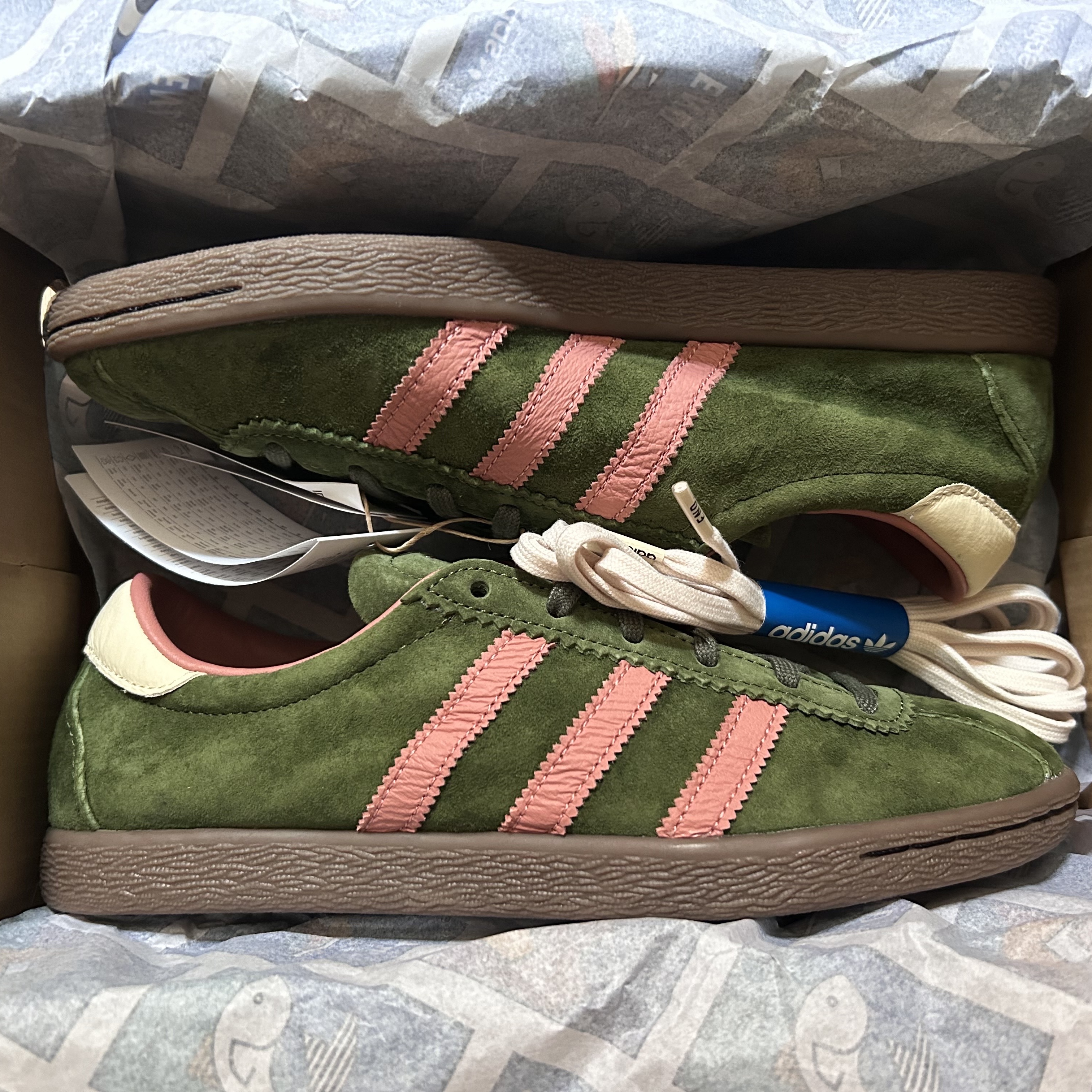 Adidas x END. Tobacco Flyfishing Wild Pine Gum 착용 스타일 - 4