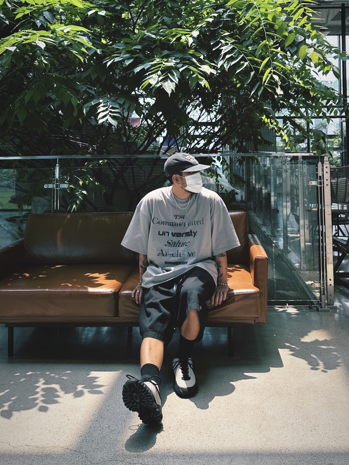 Free & Easy Don't Trip Washed Hat Black, Oakley Factory Team x Brain Dead Chop Saw Ivory Black 착용 스타일 - 1