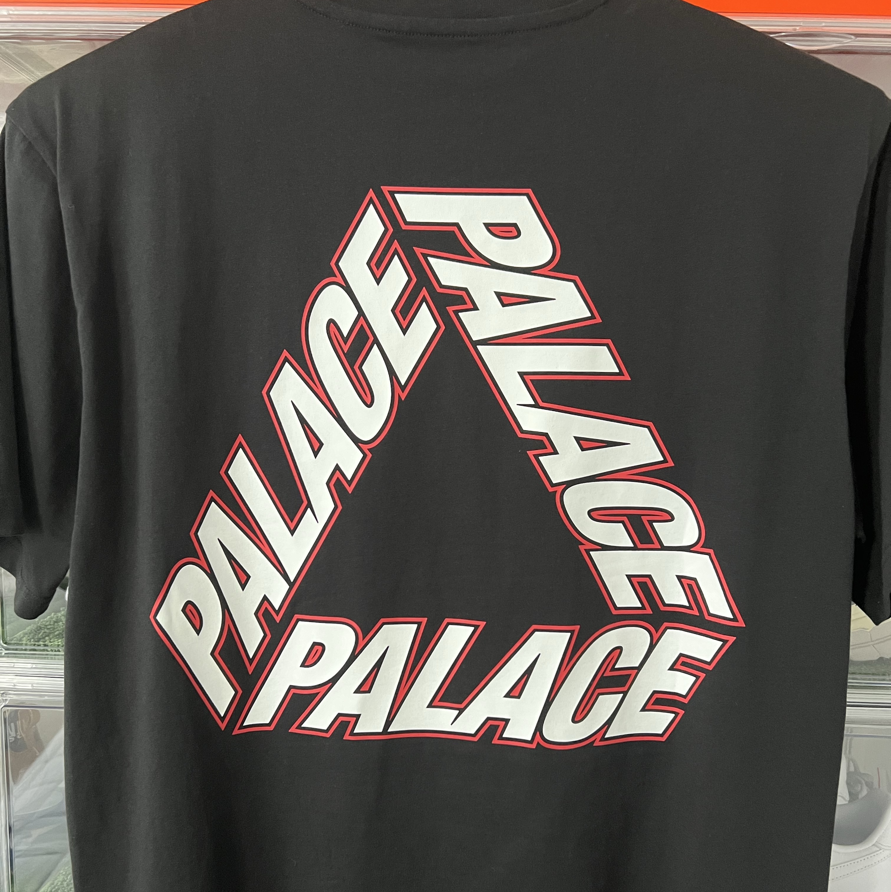 Palace P-3 Outline T-Shirt Black - 24SS 착용 스타일