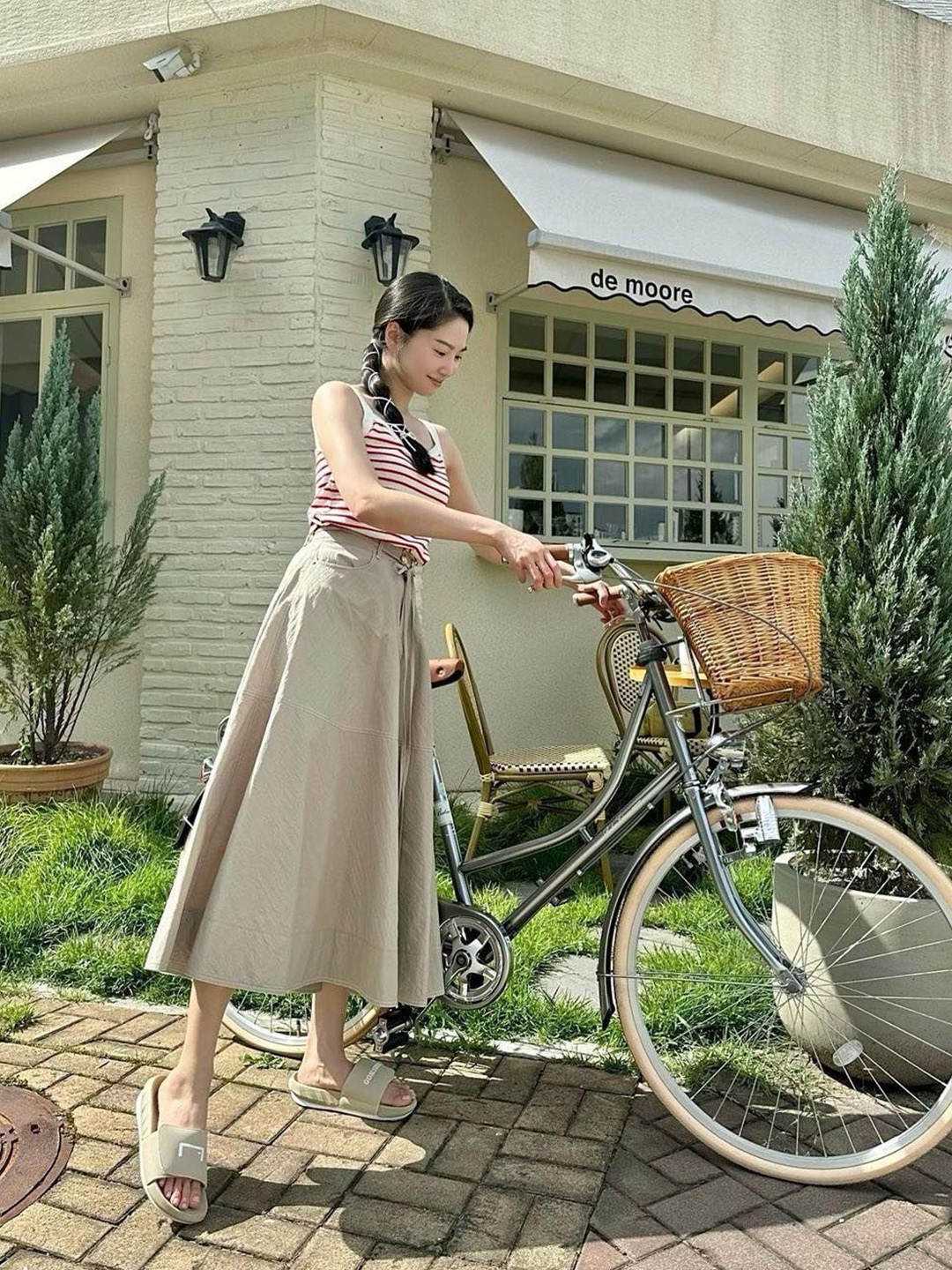 (W) Essentials Long Skirt Heather Grey - 24SS, (W) Celine Triomphe 01 Sunglasses in Acetate White 착용 스타일 - 2