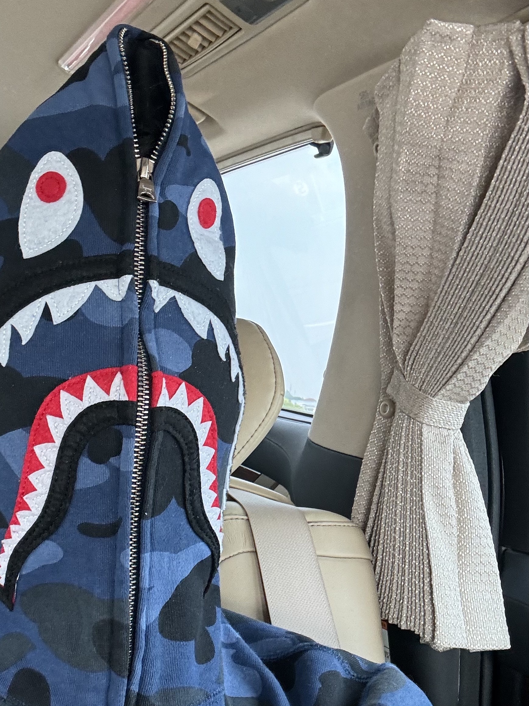 BAPE Color Camo Shark Full Zip Hoodie Navy 착용 스타일 - 2