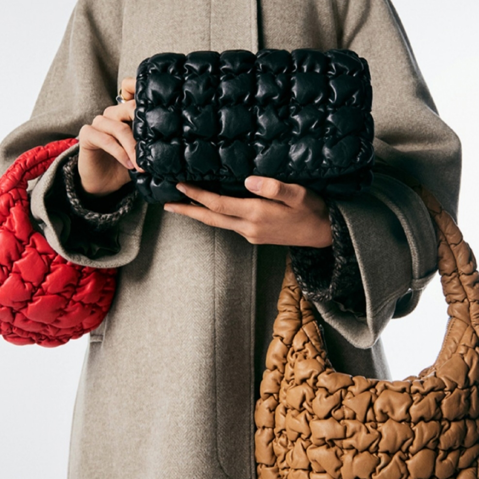 COS Quilted Crossbody Bag Leather Black, COS Quilted Mini Bag Leather Dark Beige 착용 스타일