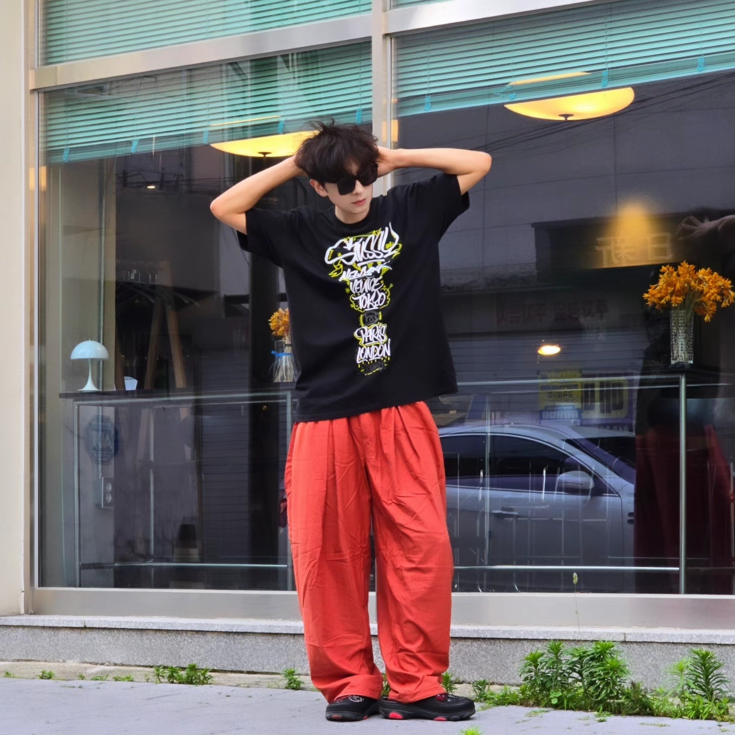 Stussy x Born X Raised Handstyles T-Shirt Black, Crocs x Staple Classic All Terrain Clog Black 착용 스타일 - 2