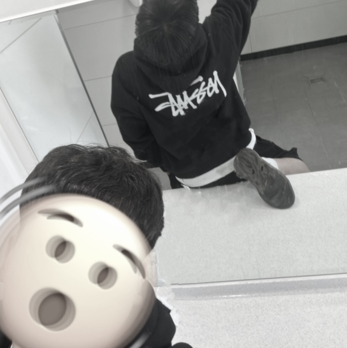 Stussy Basic Stussy Hoodie Black, Adidas Yeezy Foam RNNR MX Cinder 착용 스타일