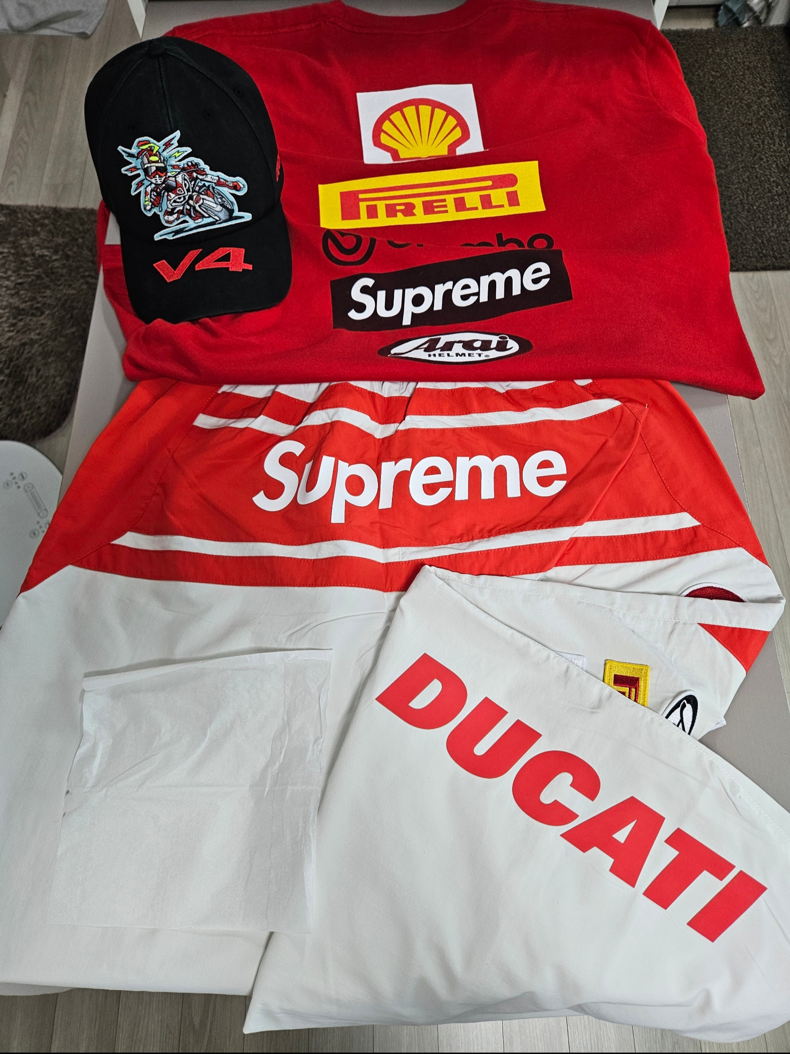 Supreme x Ducati Track Pants Light Grey - 24SS, Supreme x Ducati Logos T-Shirt Red - 24SS 착용 스타일 - 1