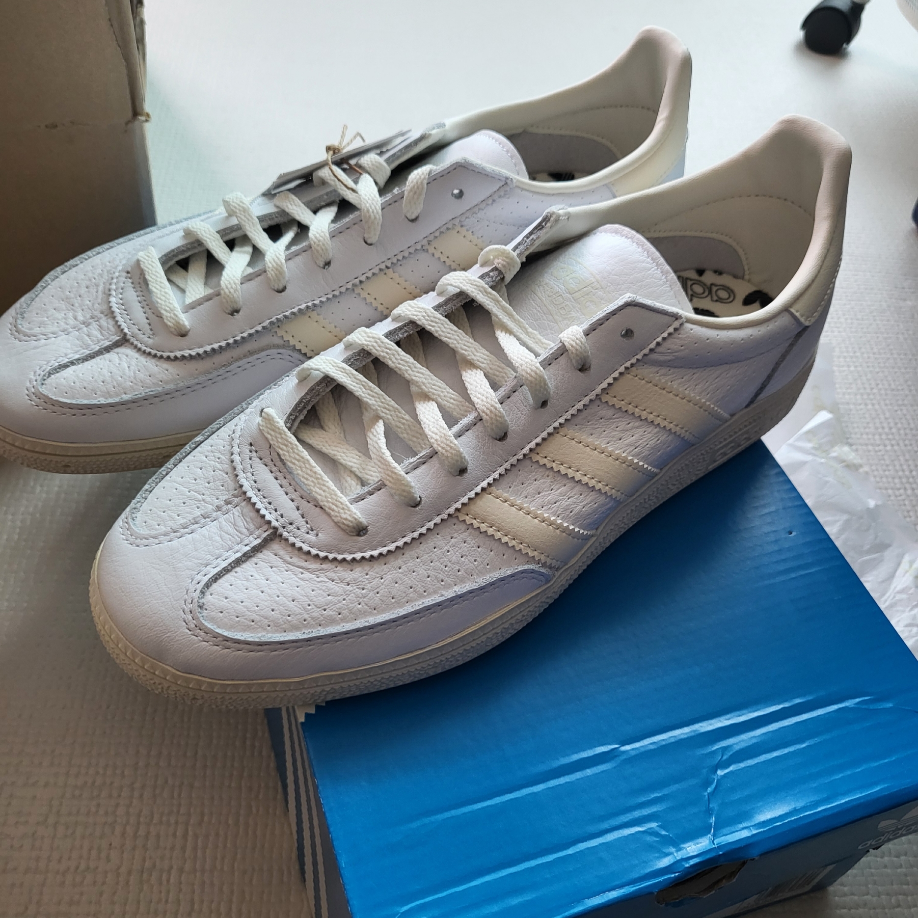 Adidas Spezial Handball Cloud White Off White 착용 스타일