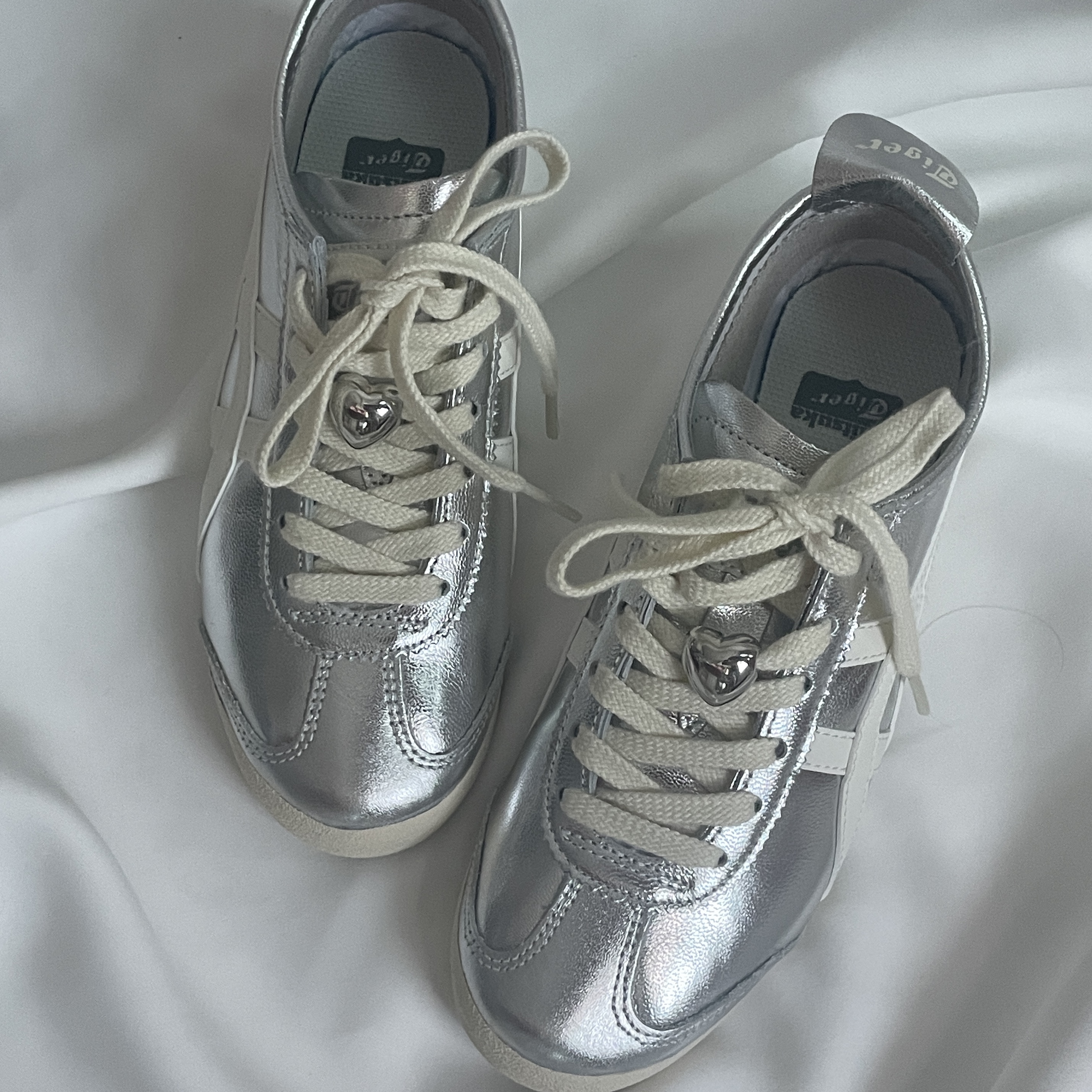 Onitsuka Tiger Mexico 66 Silver Off White 착용 스타일 - 2