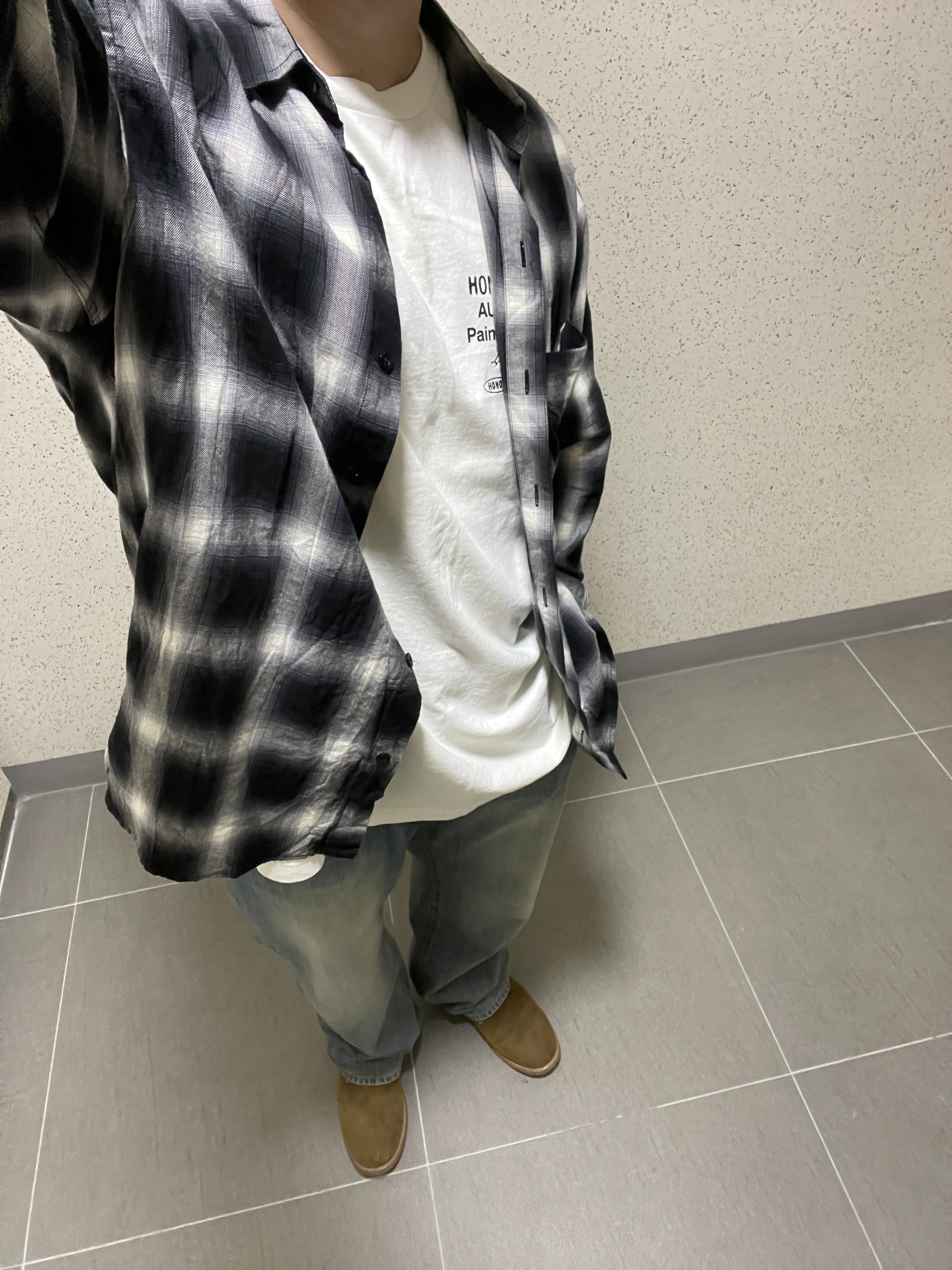 Honor the Gift Inner City Auto Service SS Tee Bone 착용 스타일 - 1