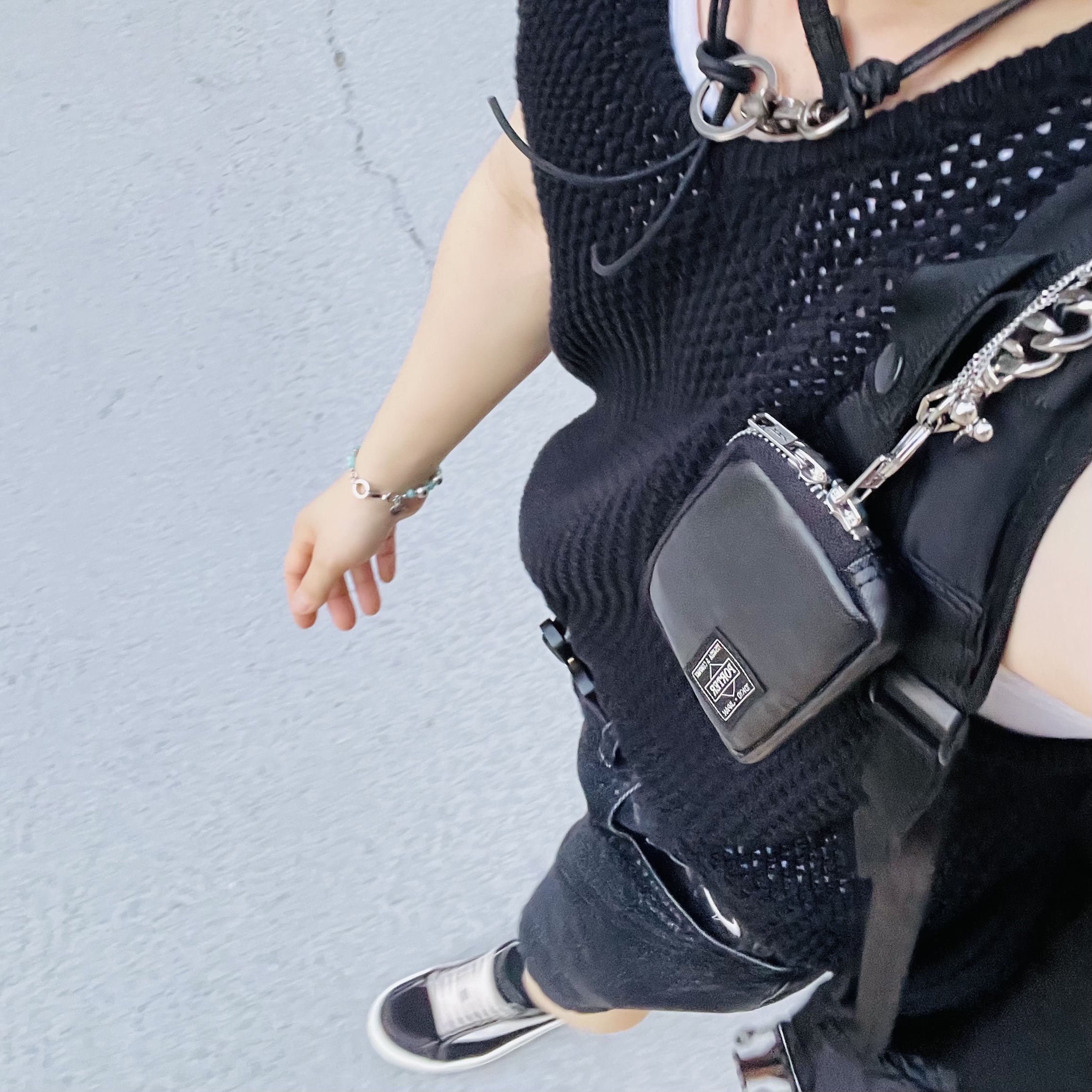 Our Legacy Ladon Leather Keychain Black, Porter Freestyle Multi Coin Case Black 착용 스타일