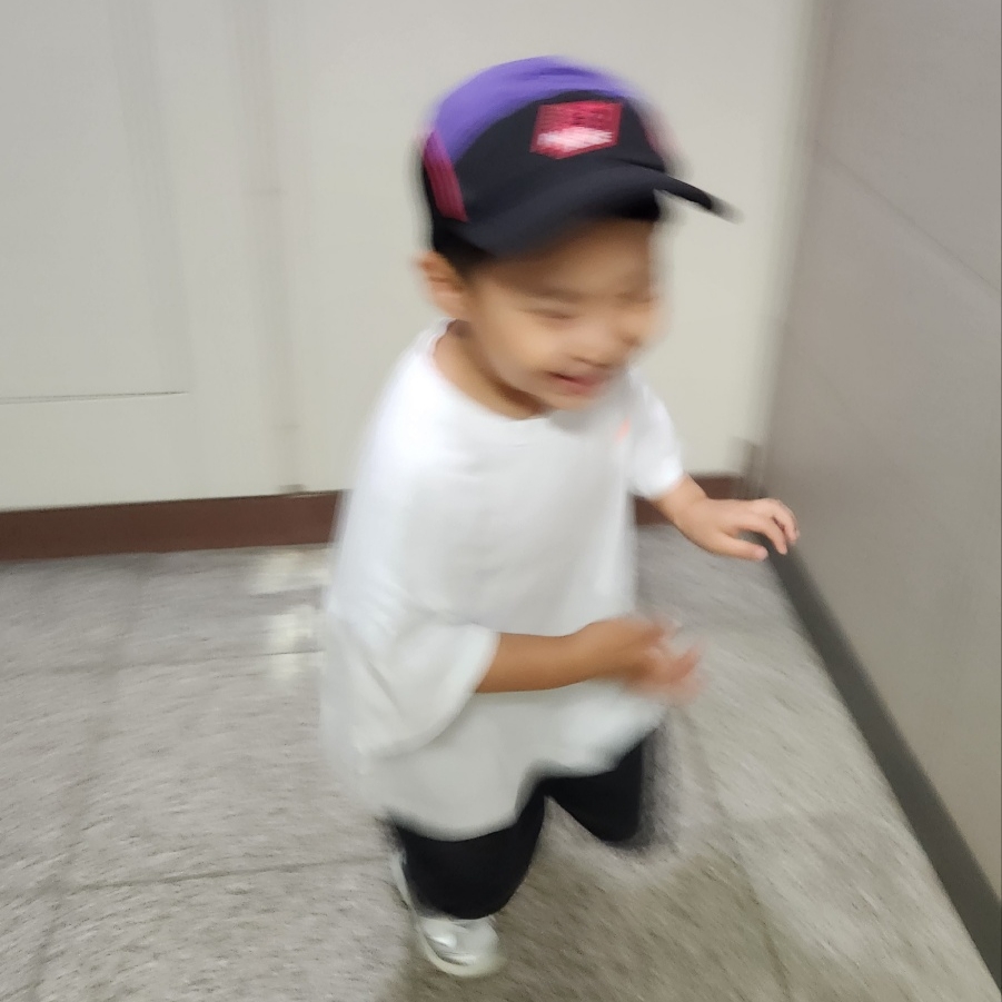 (Kids) New Balance Freedle 920 Sandal Silver, Palace x New Balance Cap Black Purple - 23SS 착용 스타일