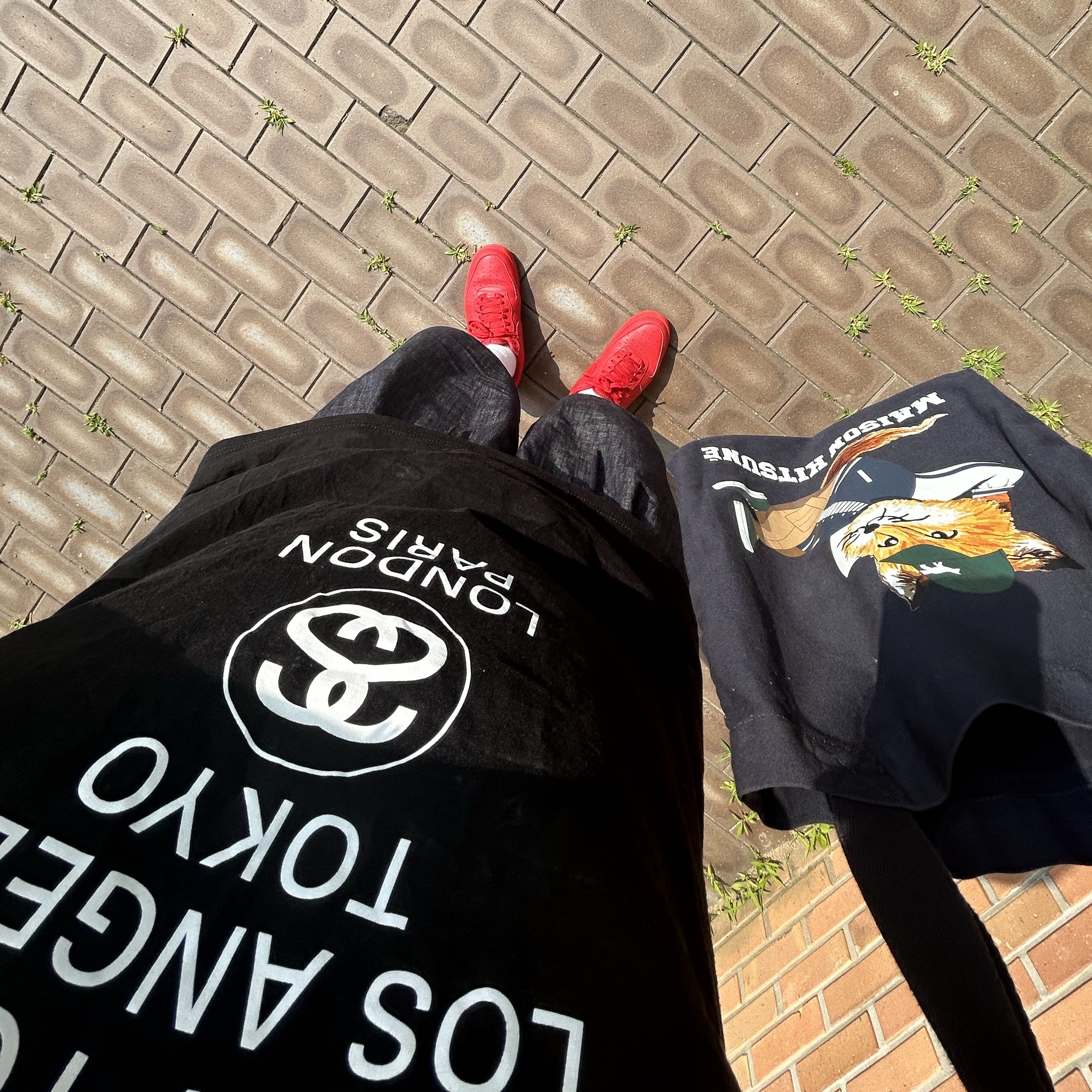 Nike Air Force 1 '07 LV8 Low 1 Triple Red, Stussy World Tour T-Shirt Black 2024,2025 착용 스타일