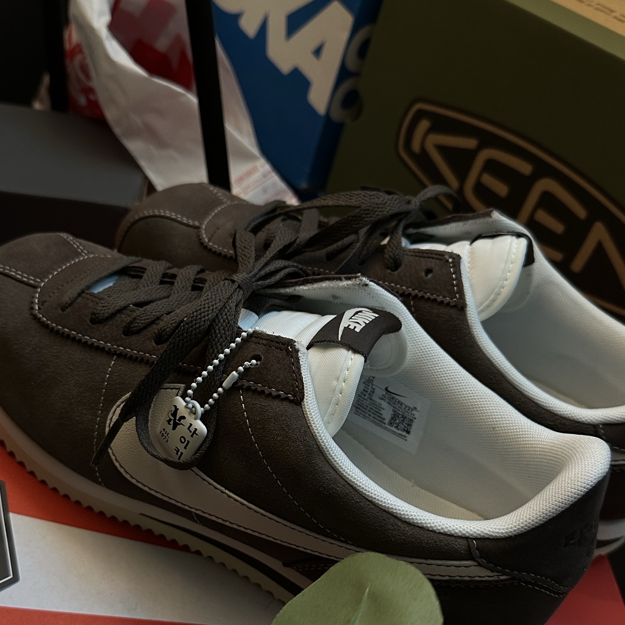 Nike Cortez SE Hangul Day Baroque Brown Sail 착용 스타일 - 1