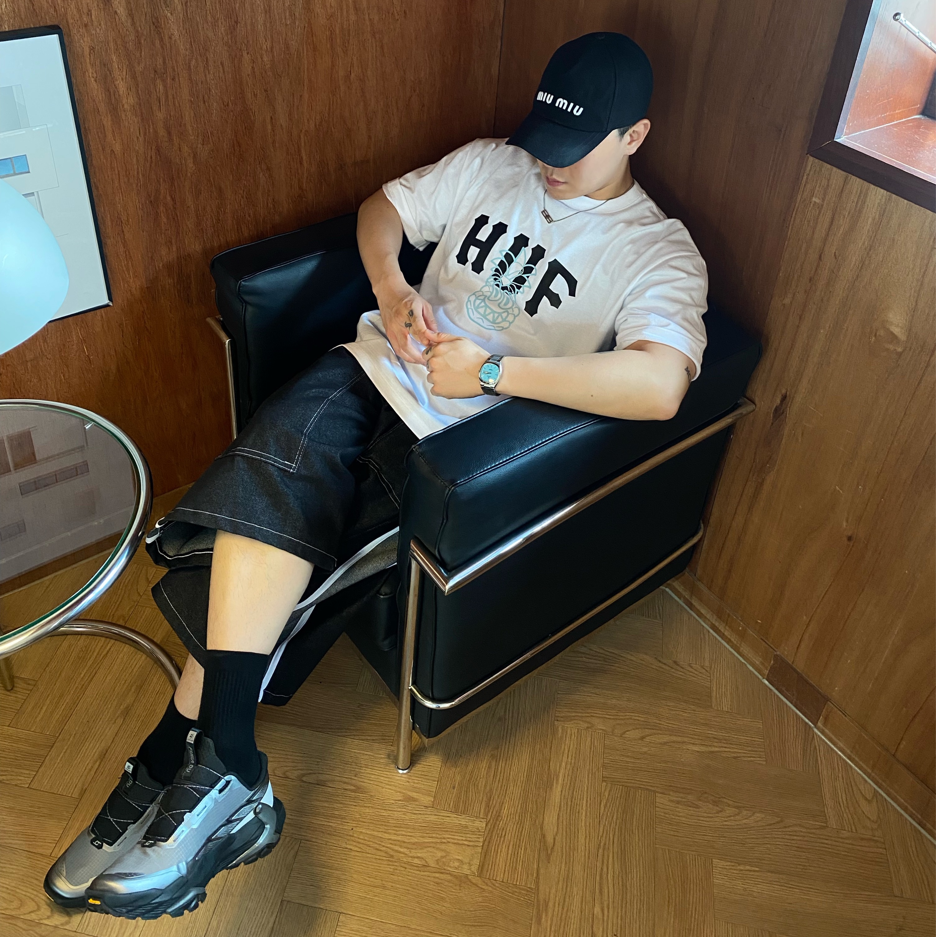 (W) Miu Miu Drill Baseball Cap Black White, HUF x Reddy Pinnacle T-Shirt White 착용 스타일 - 4