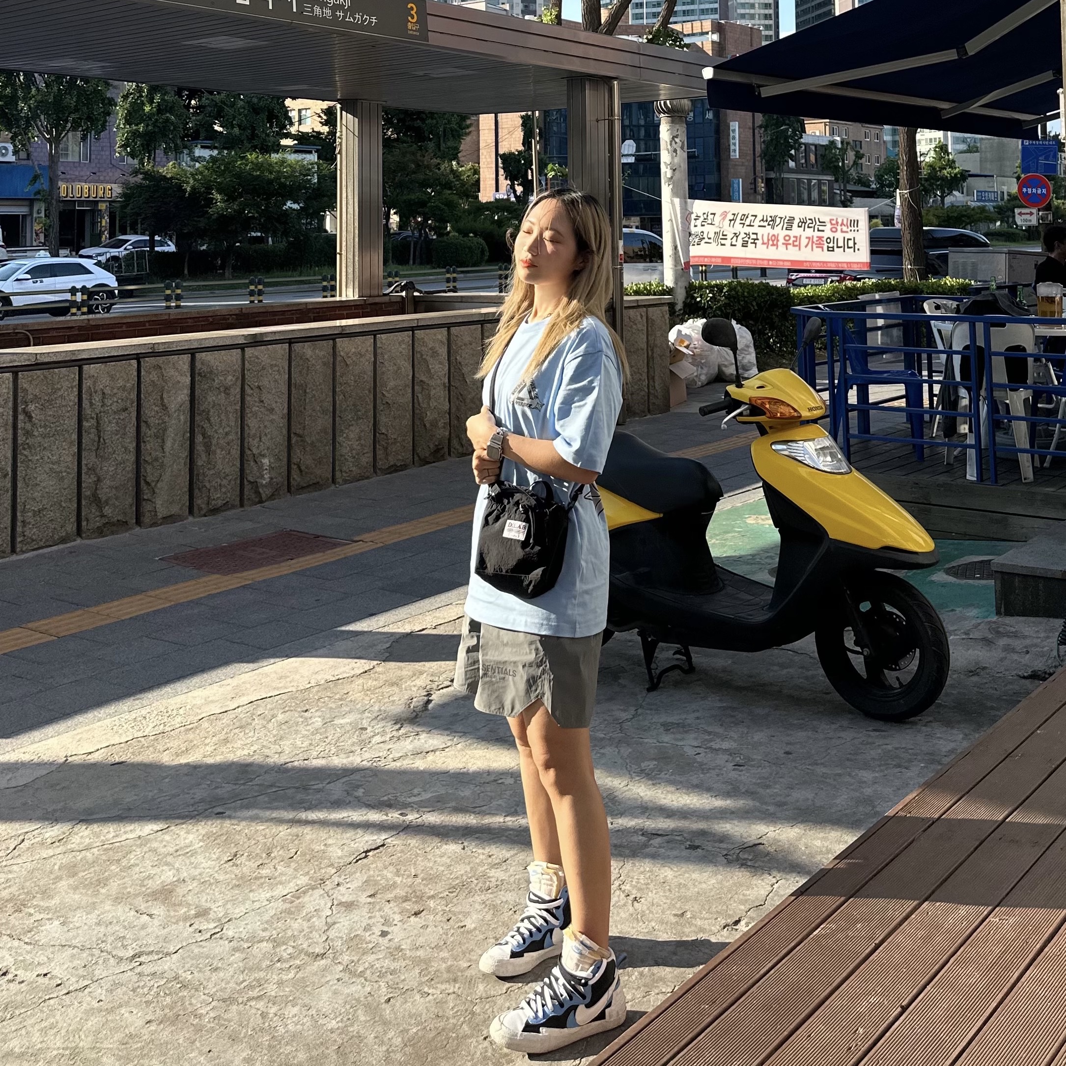 Palace Tri-OG T-Shirt Fresh Air - 24SS, Essentials Volley Shorts Silver Reflective - 20SS 착용 스타일 - 2
