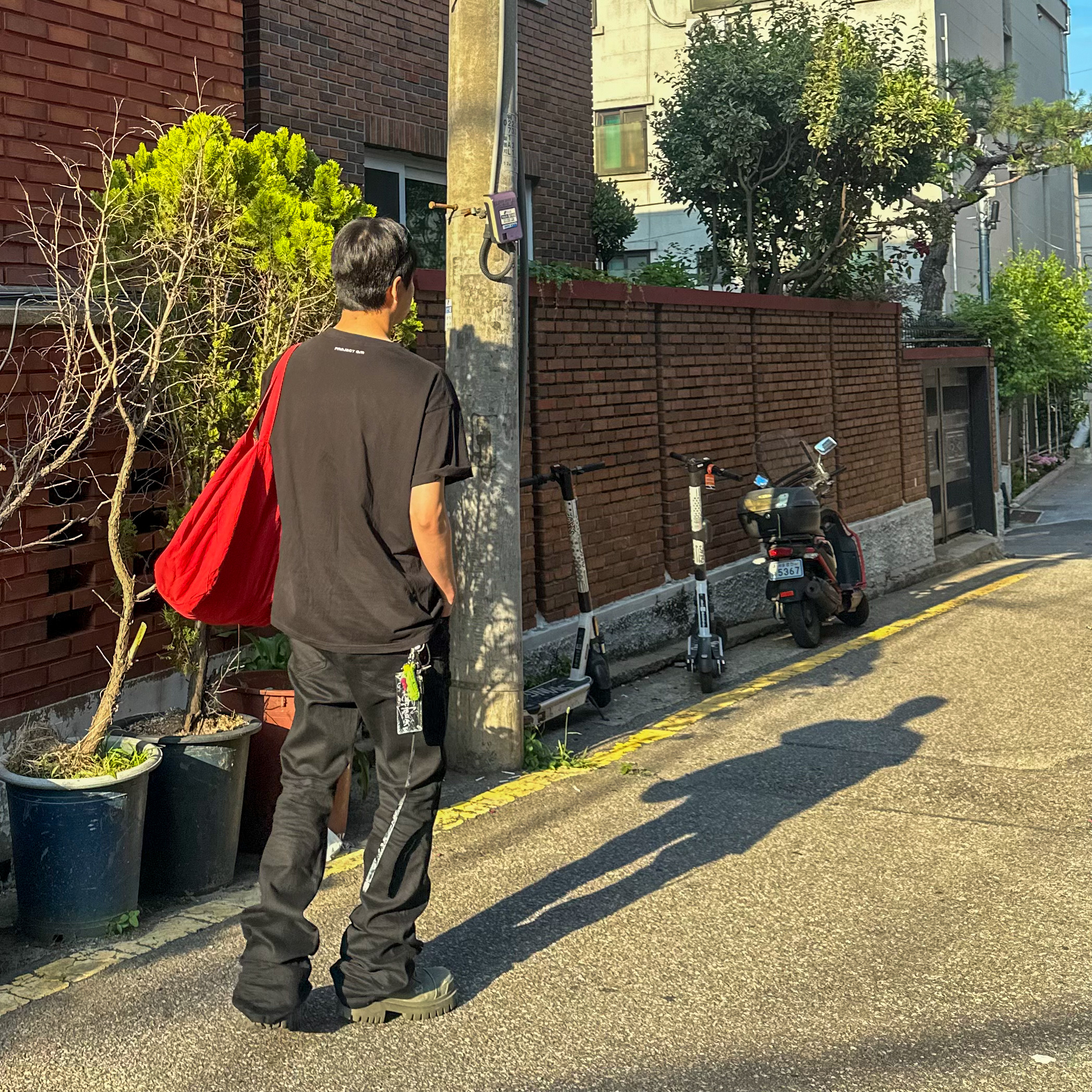 Undermycar Mu.30 Anti Fxxking Logo Play Stretch Flare Black Jeans, Project G/R Membership Meme R.I.P Explorer T-Shirt Black 착용 스타일 - 4