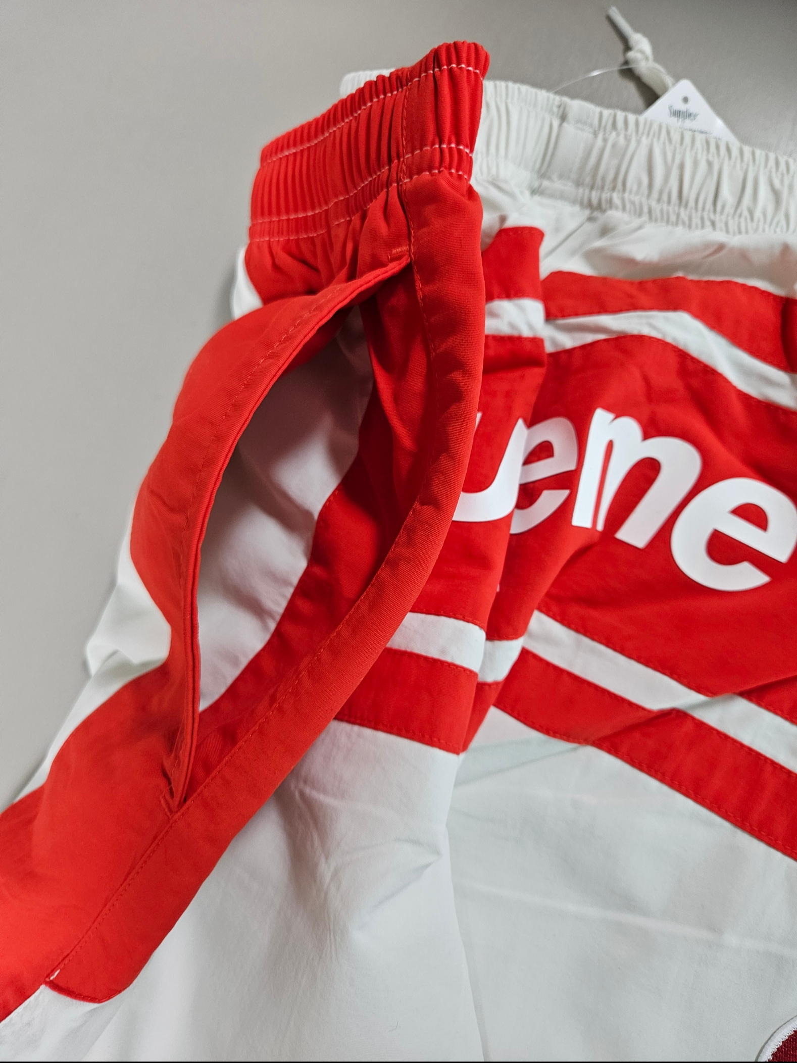Supreme x Ducati Track Pants Light Grey - 24SS, Supreme x Ducati Logos T-Shirt Red - 24SS 착용 스타일 - 3