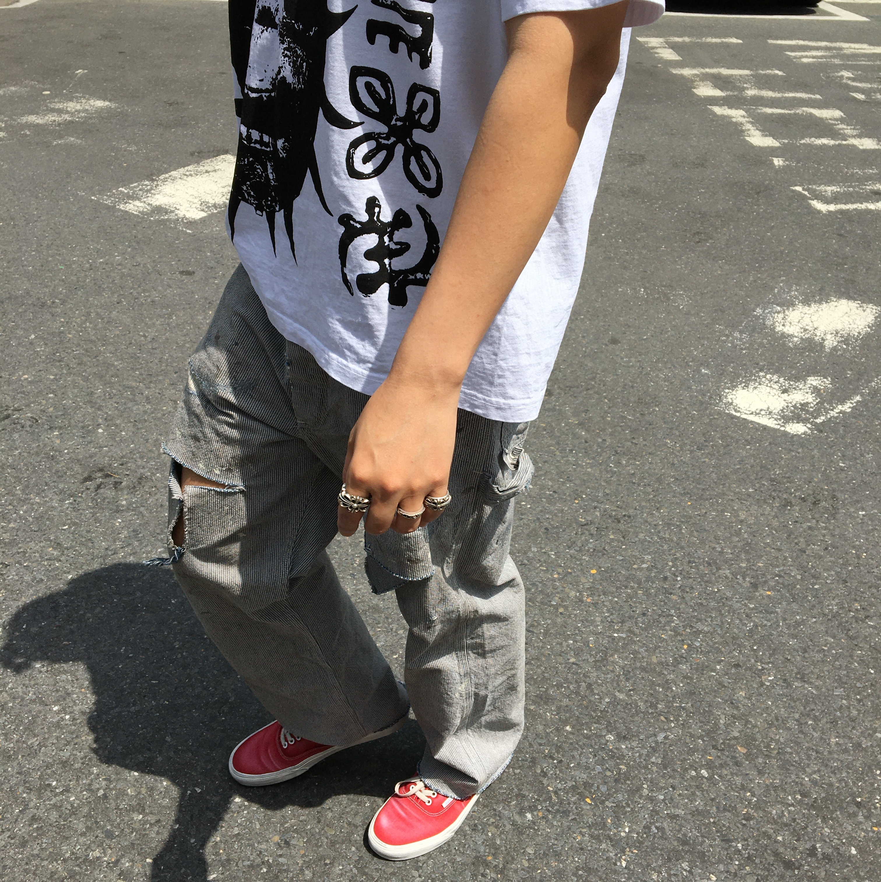 Saint Mxxxxxx Denim Pants Hickory Stripe, Travis Scott Utopia T-Shirt C1 White Pack 착용 스타일