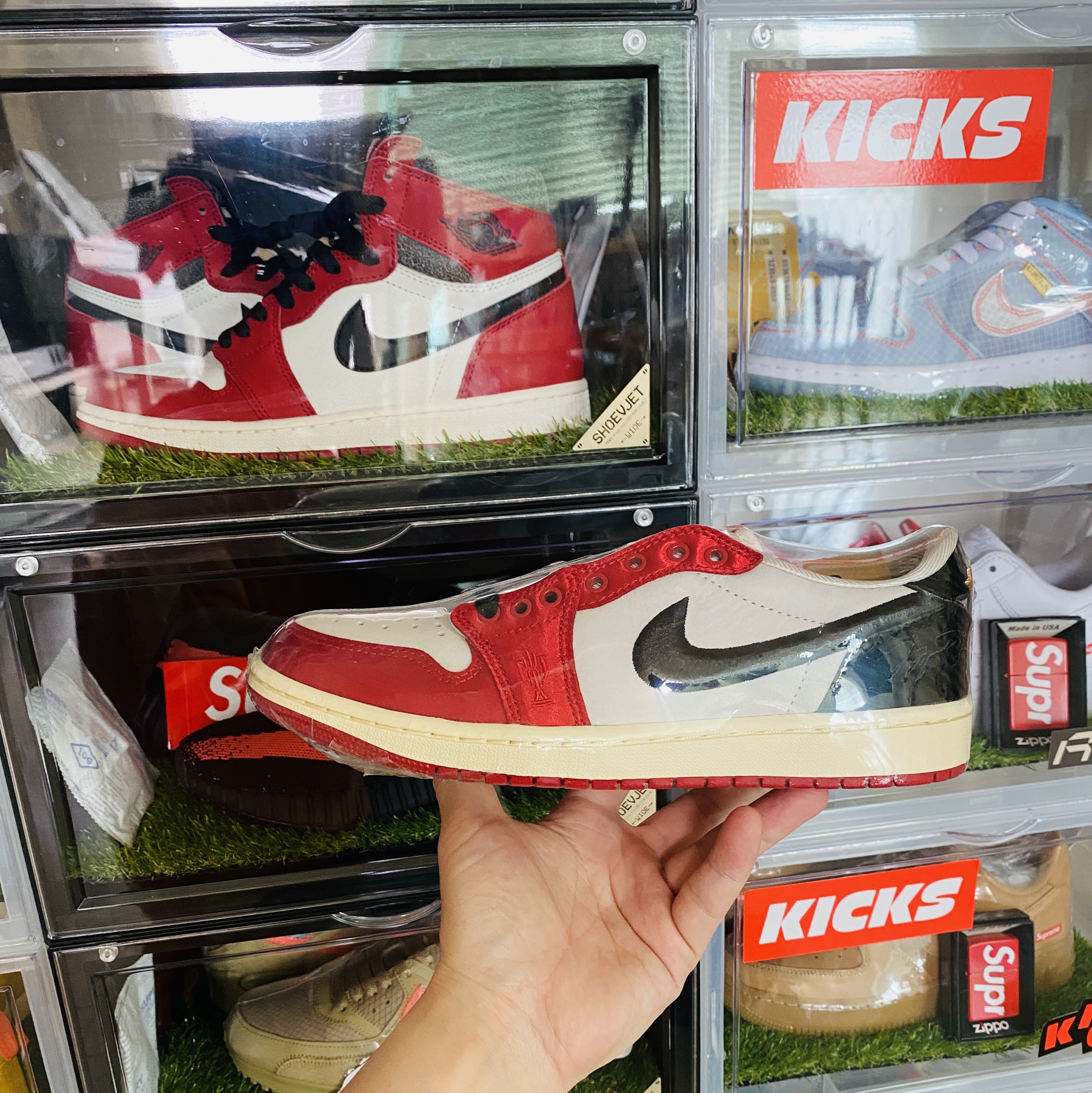 Jordan 1 x Trophy Room Retro Low OG SP Sail Varsity Red 착용 스타일