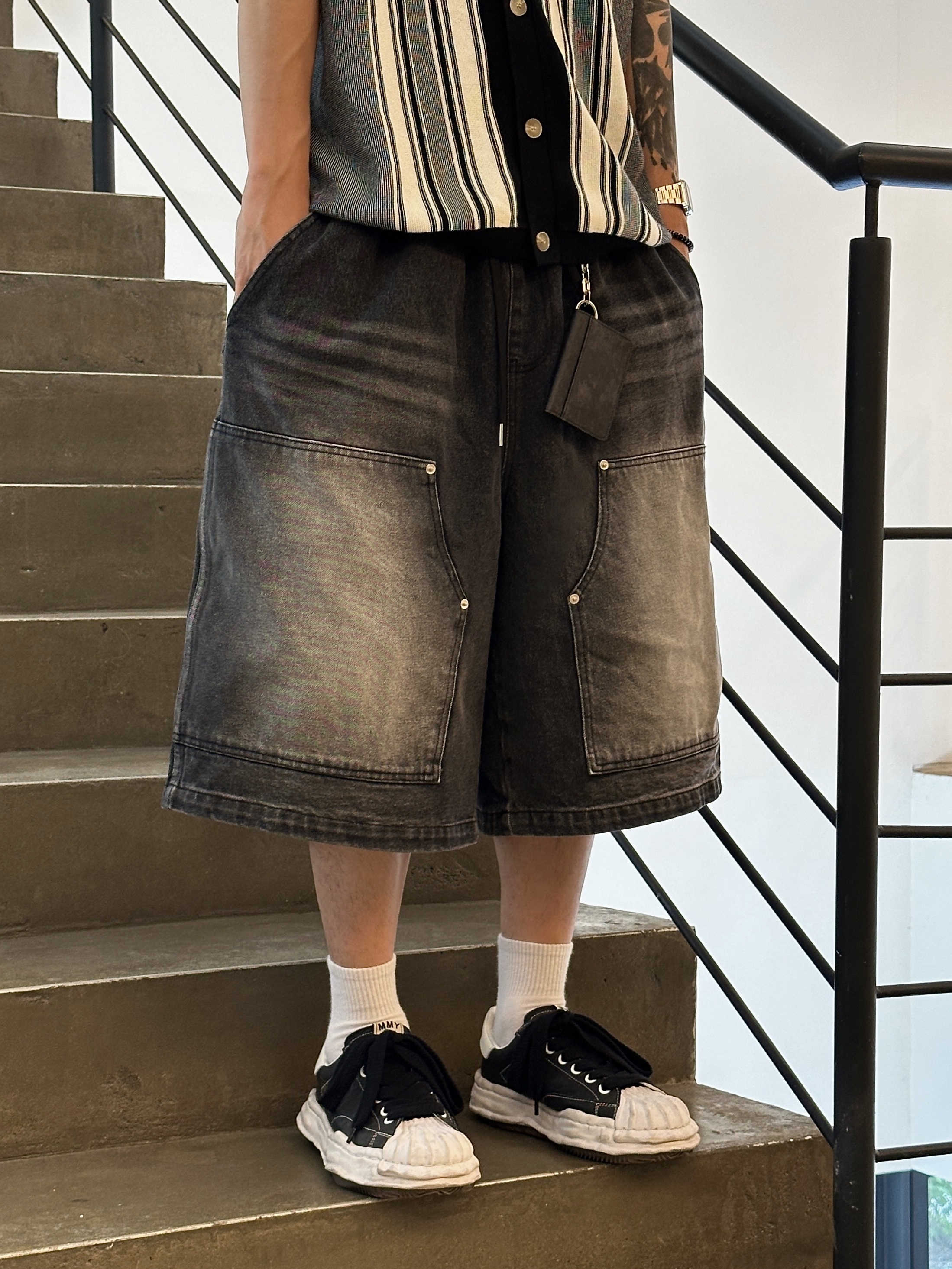 Maison Mihara Yasuhiro Blakey OG STC Sole Paper Like Leather Low-top Sneakers Black 착용 스타일 - 4