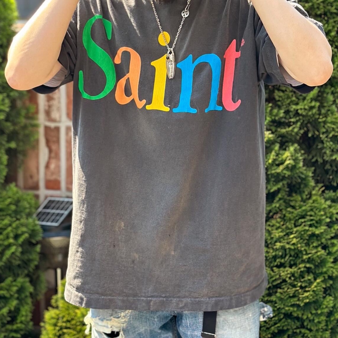 Saint Mxxxxxx Coloful Saint S/S T-Shirt Black - 24SS, Saint Mxxxxxx SMX Cap Black - 24SS 착용 스타일 - 2