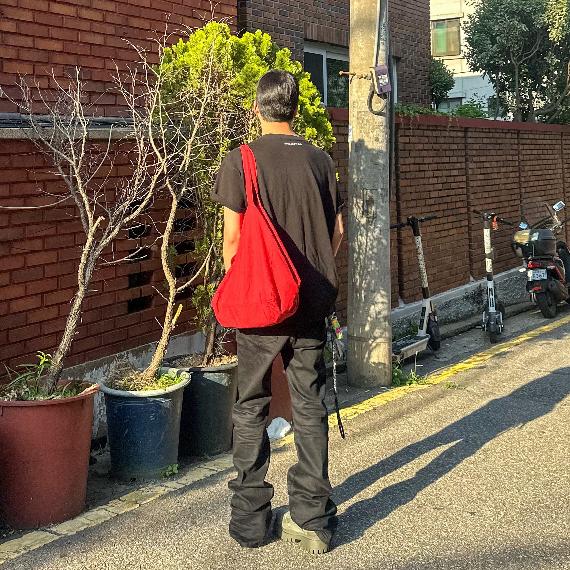Undermycar Mu.30 Anti Fxxking Logo Play Stretch Flare Black Jeans, Project G/R Membership Meme R.I.P Explorer T-Shirt Black 착용 스타일 - 3