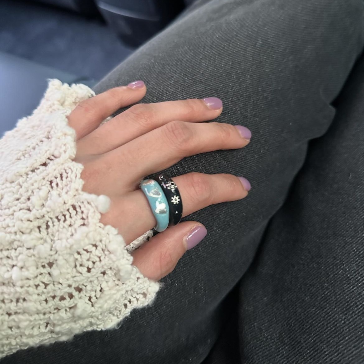 Nff Shield Heart Ring Pale Blue, Nff Midnight Essence Ring Black 착용 스타일