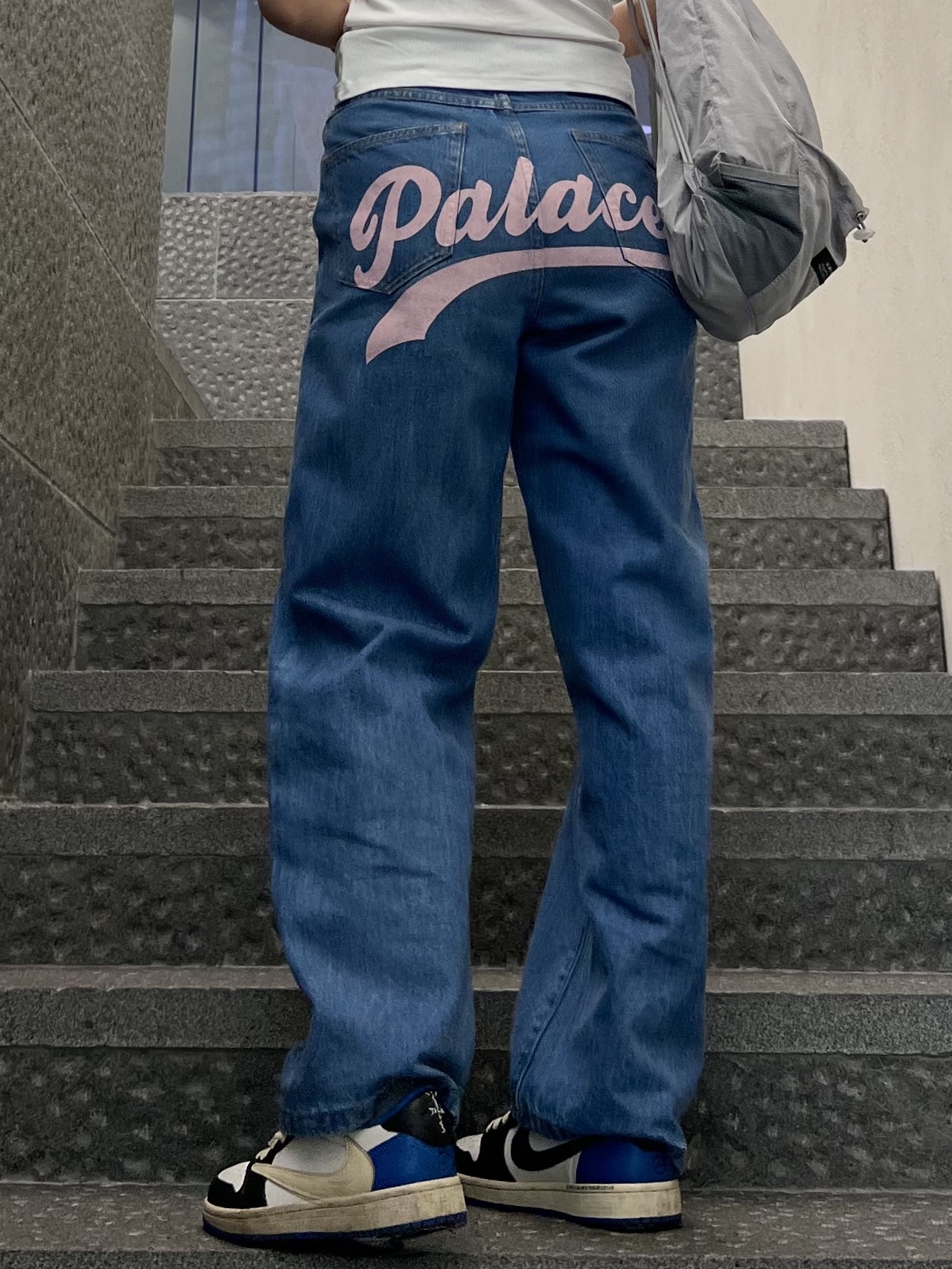 Jordan 1 x Travis Scott x Fragment Retro Low OG SP Military Blue, Palace Chain Script Jean Stone Wash - 23SS 착용 스타일 - 1