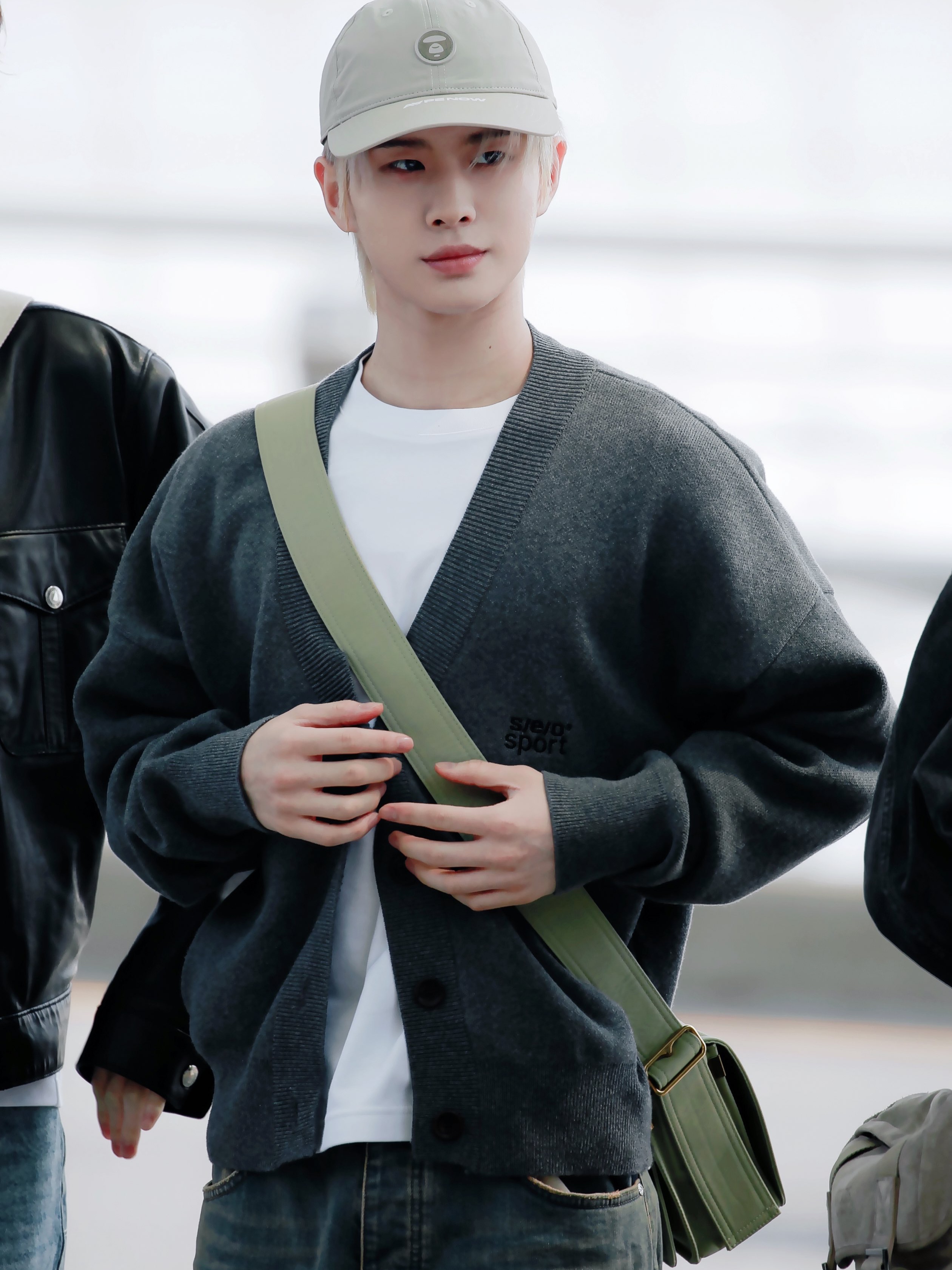 AAPE Now Cap Beige Grey 착용 스타일