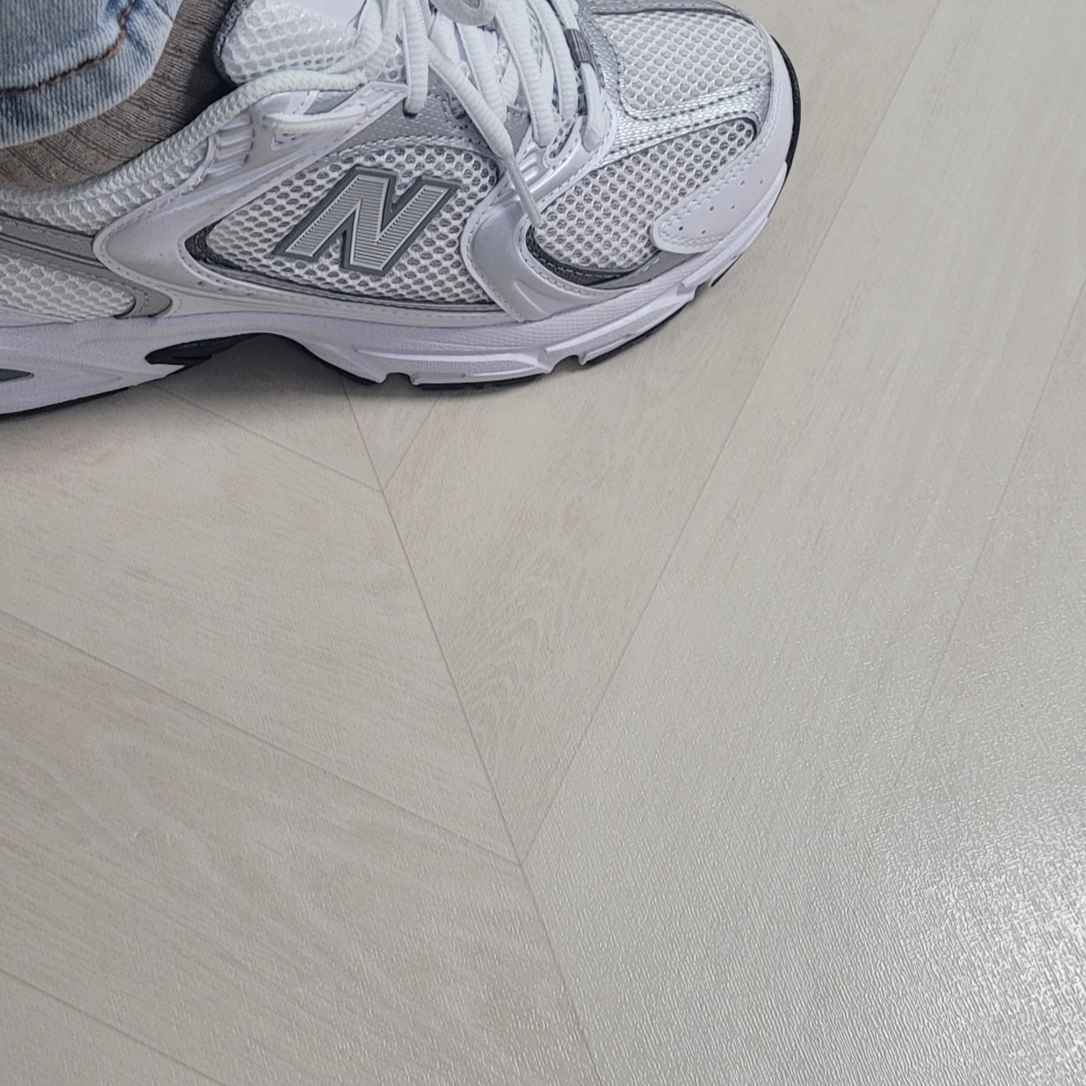 New Balance 530 White Silver 착용 스타일