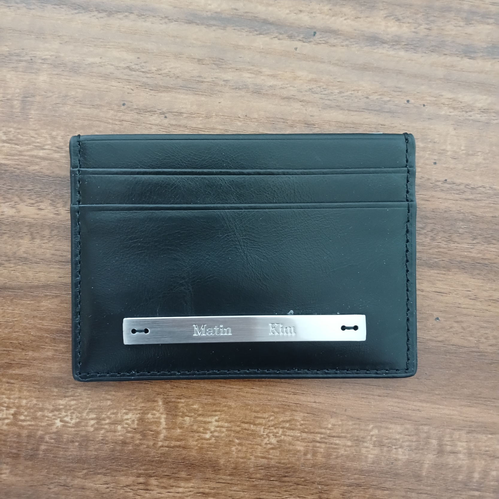 Matin Kim Vintage Card Wallet Black 착용 스타일