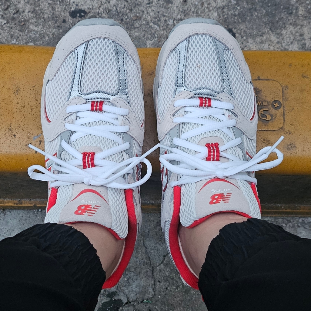 New Balance 530 White Grey 착용 스타일