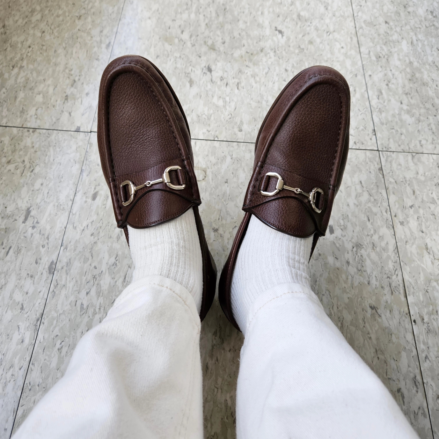 Gucci Loafer with Horsebit Brown Leather, Rolex Submariner 41mm 124060 Black Oyster 착용 스타일 - 5