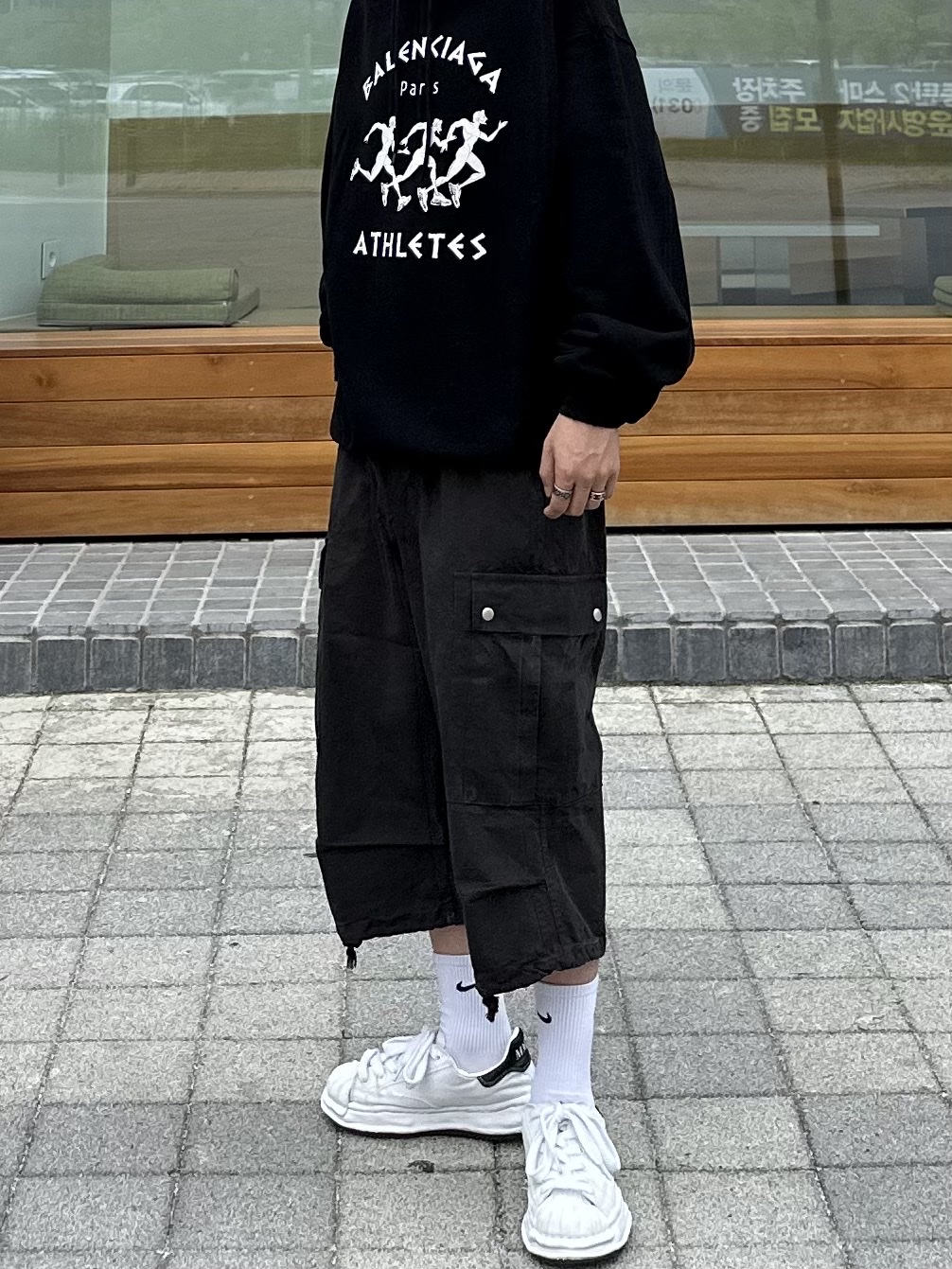 Maison Mihara Yasuhiro Blakey OG Sole Canvas Low-top Sneakers White 착용 스타일 - 3
