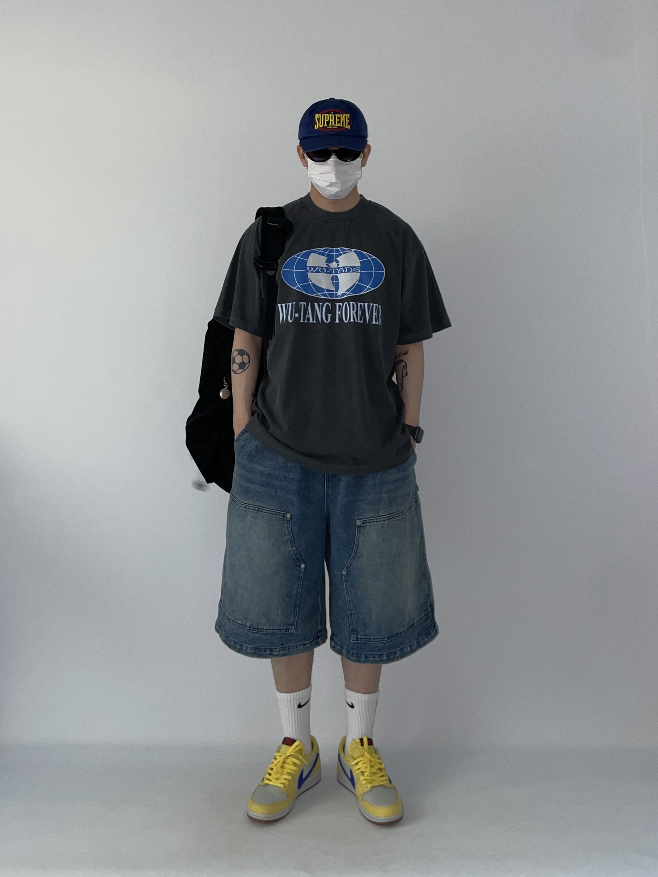 (W) Jordan 1 x Travis Scott Retro Low OG SP Canary, Supreme Warm Up 6-Panel Navy - 23FW 착용 스타일 - 1