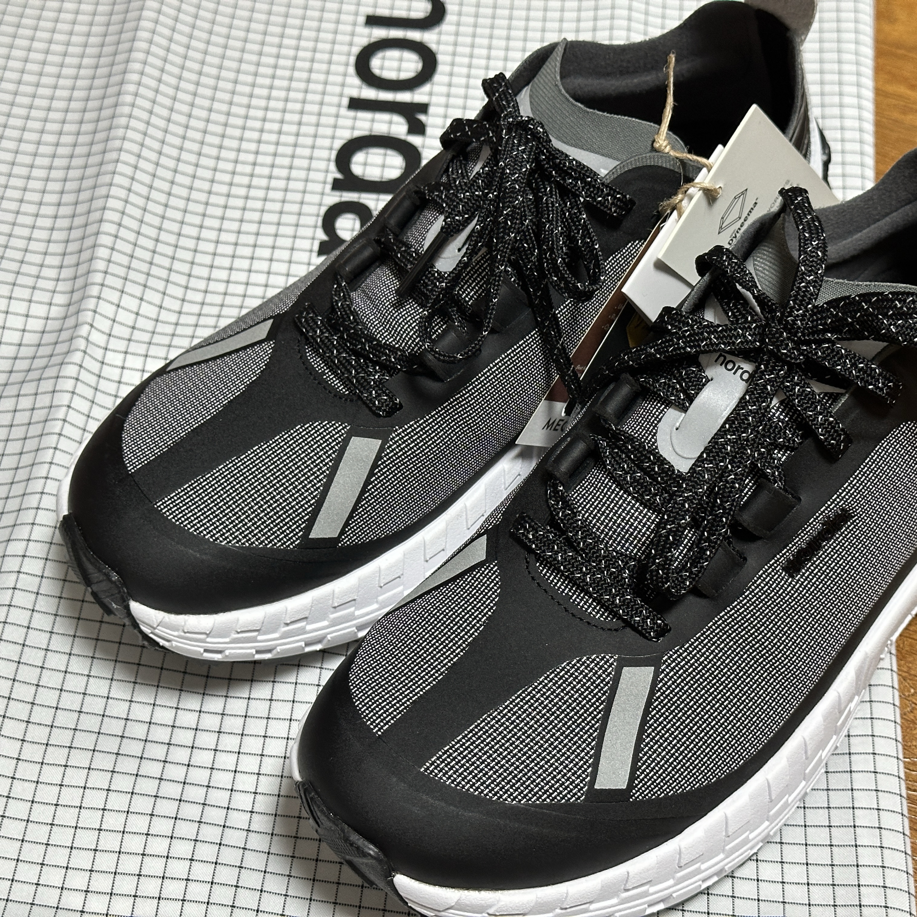 (W) Norda 001 Black 착용 스타일