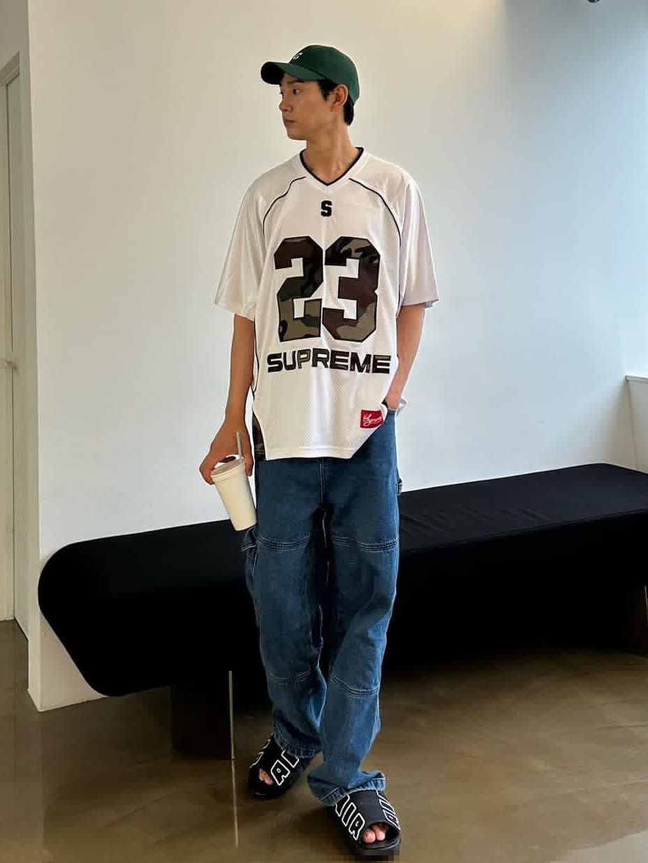 Ryul+Wai: Denim Wide One Tuck Pants D Blue 착용 스타일 - 3