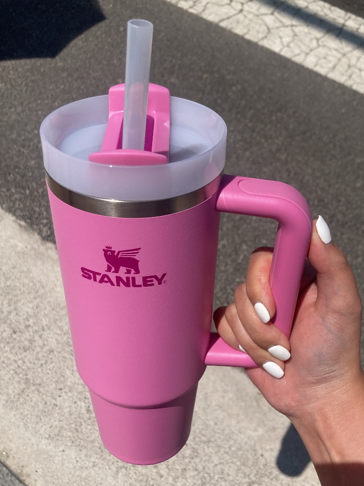 Stanley The Quencher H2.0 Flowstate Tumbler 887ml Peony 착용 스타일