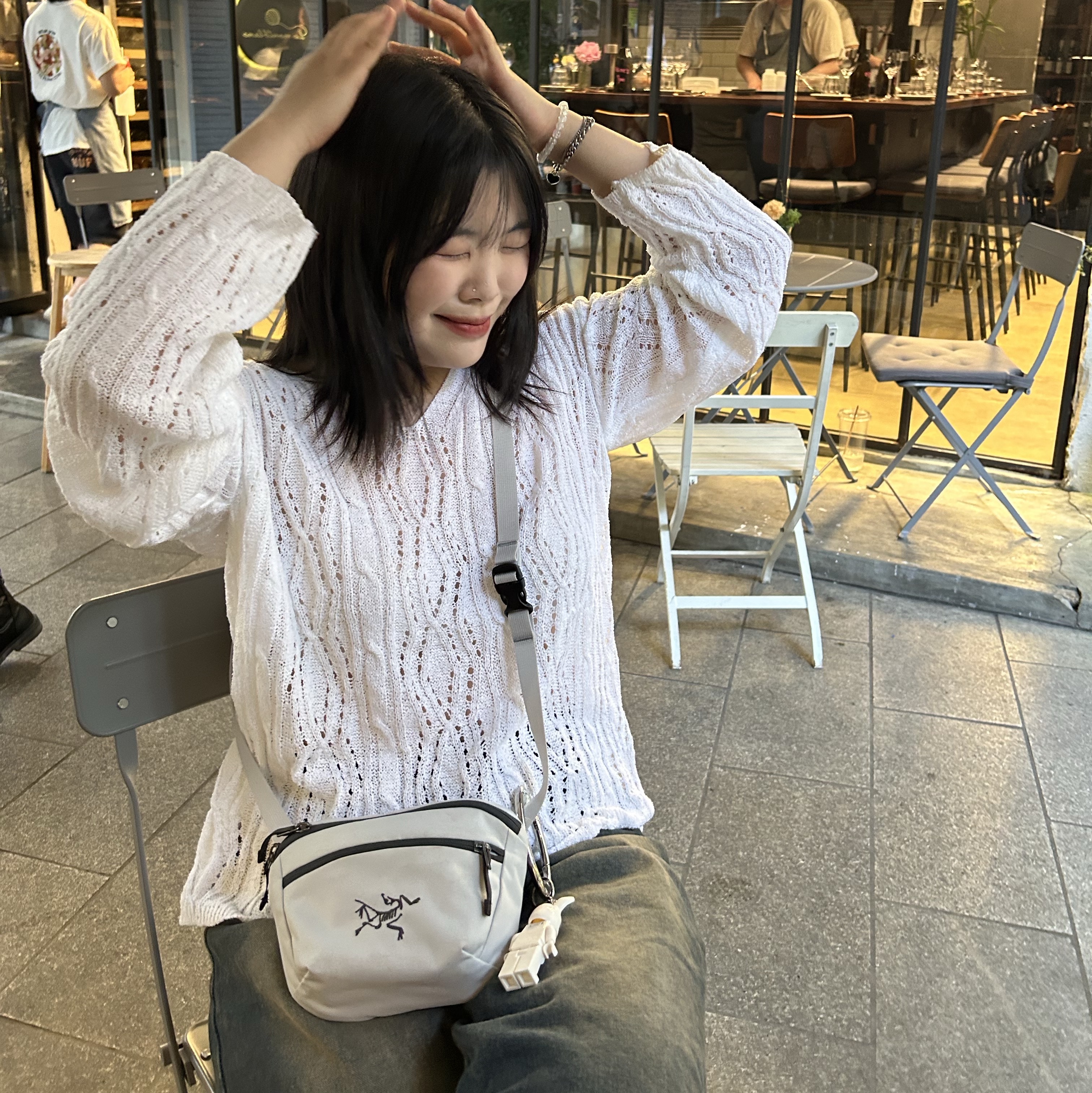 Arc'teryx Mantis 1 Waistpack Solitude Graphite 착용 스타일