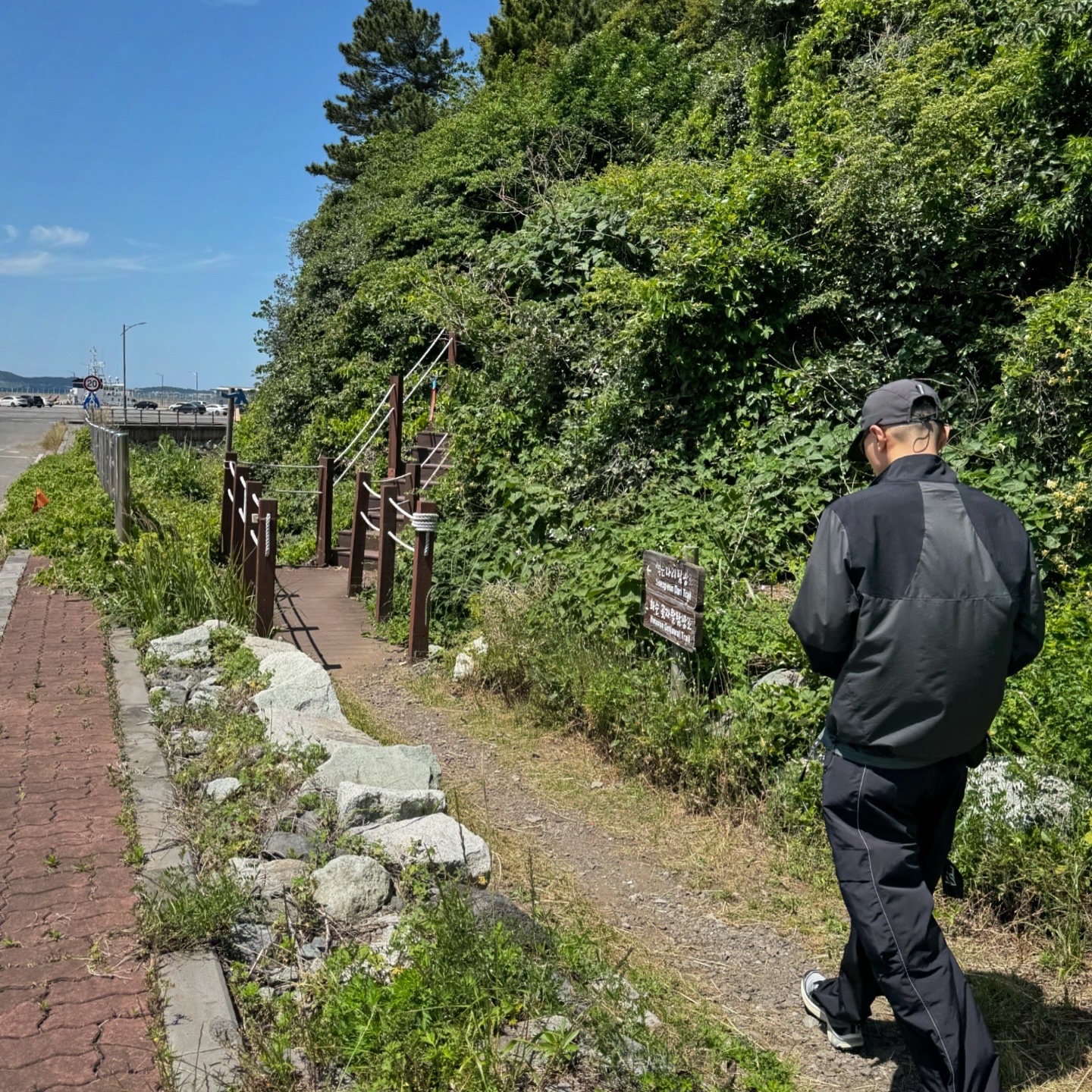 Arc'teryx System A Hangdog Jacket Blackite, And Wander x Gramicci Patchwork Wind Pant Black 착용 스타일 - 2
