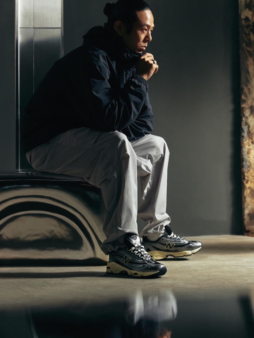 New Balance 1000 Silver Metallic Black 착용 스타일