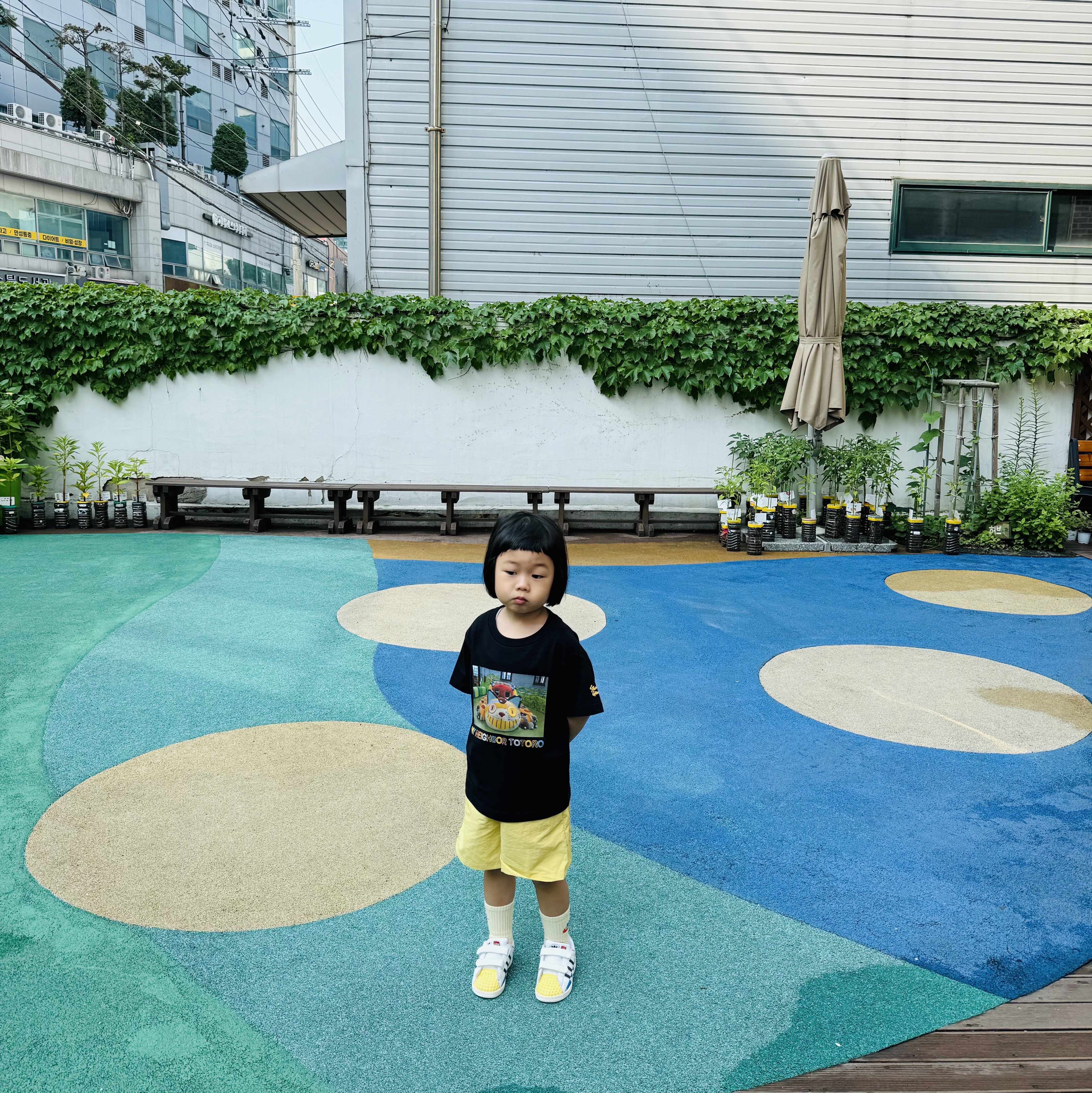 (C) Adidas x Lego Superstar CF Footwear White Wonder Quartz, (C) Adidas x Lego Superstar CF Cloud White Yellow 착용 스타일 - 2