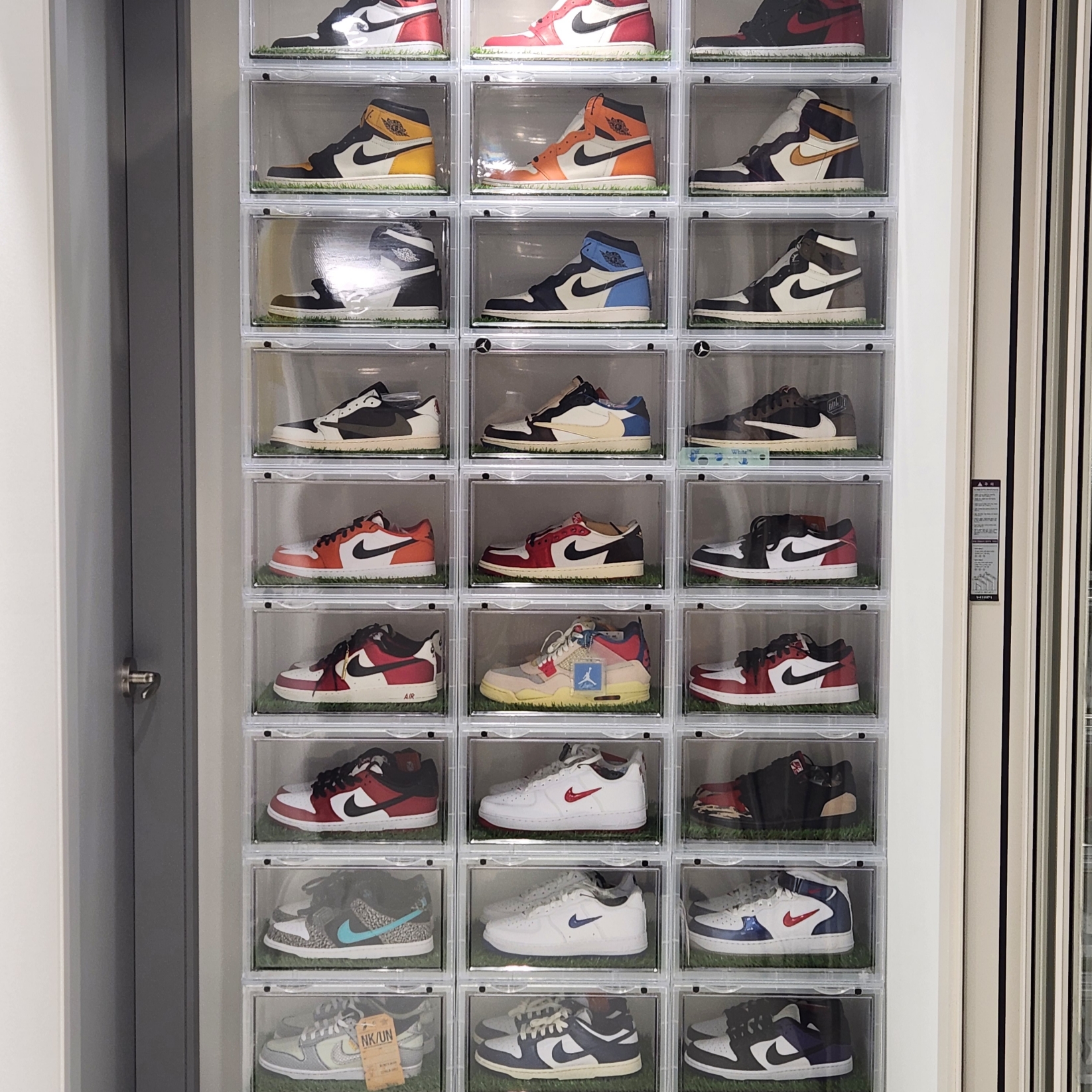 (W) Jordan 1 x Travis Scott Retro Low OG SP Canary 착용 스타일 - 3