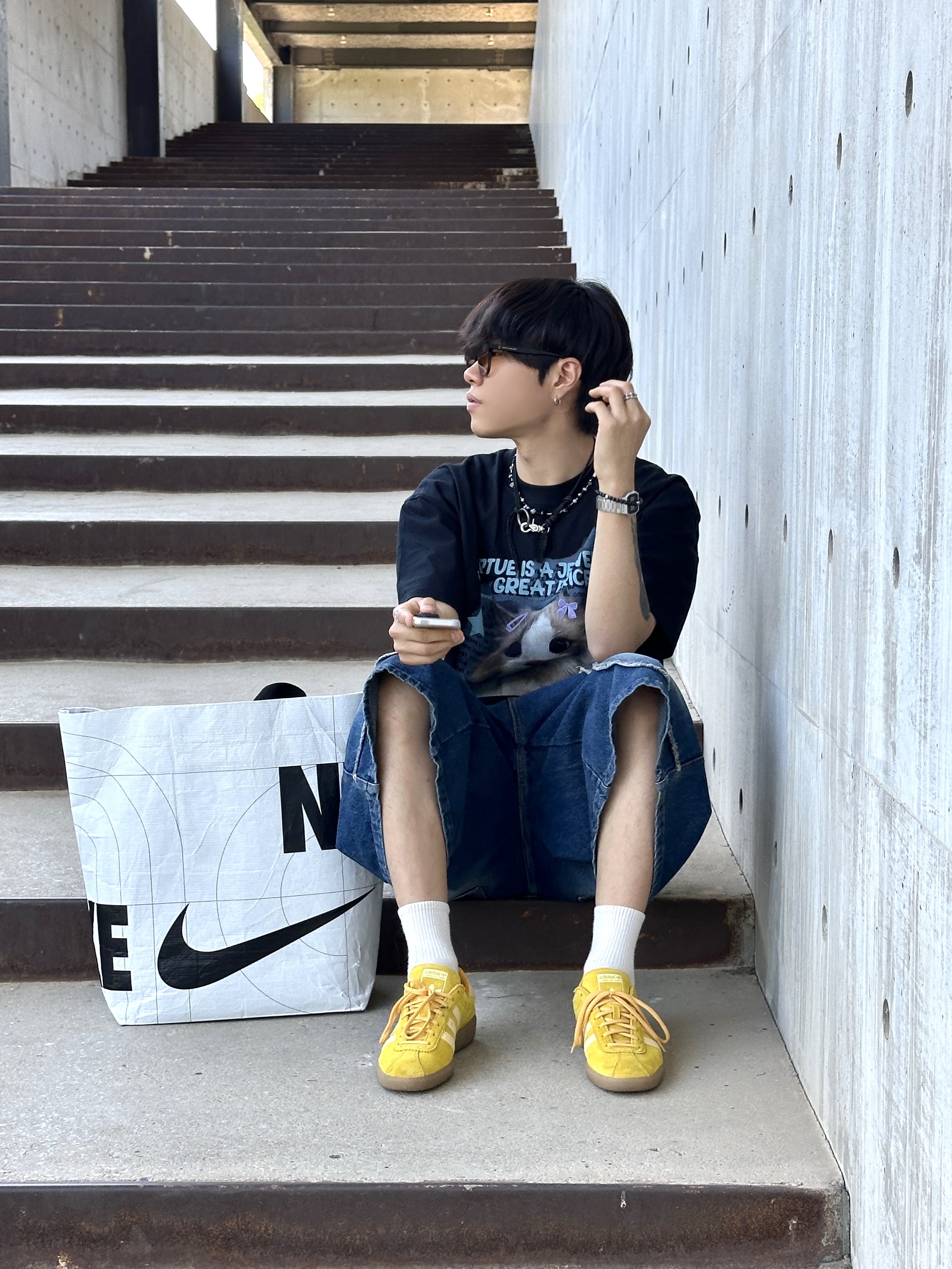 Adidas Bermuda Bold Gold 착용 스타일 - 5