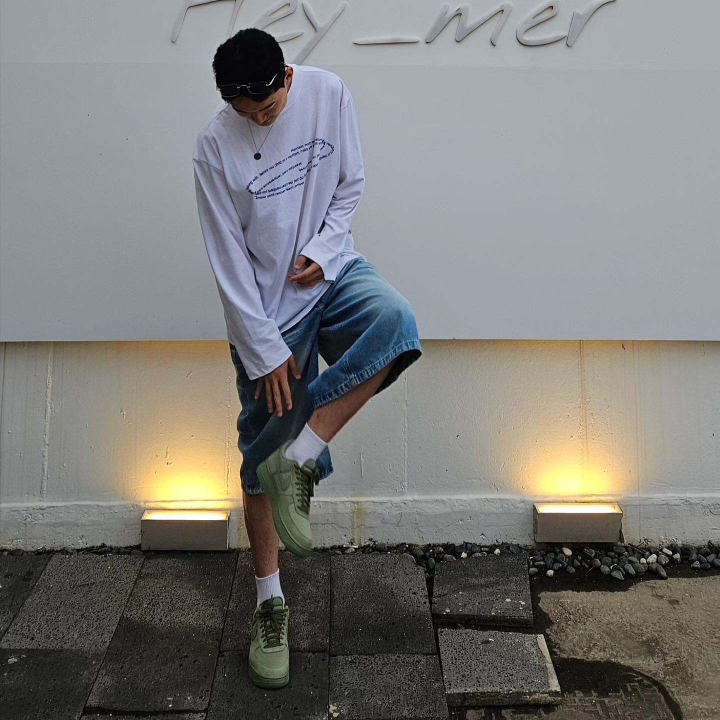 Nike Air Force 1 '07 LX Oil Green 착용 스타일