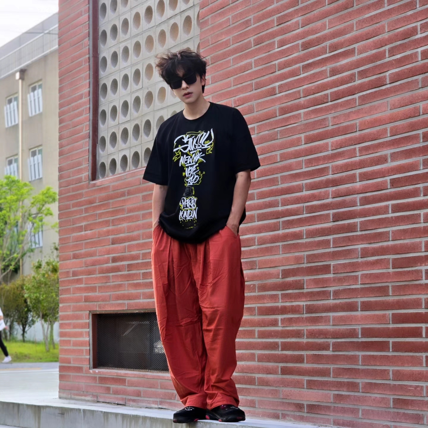 Stussy x Born X Raised Handstyles T-Shirt Black, Crocs x Staple Classic All Terrain Clog Black 착용 스타일 - 8