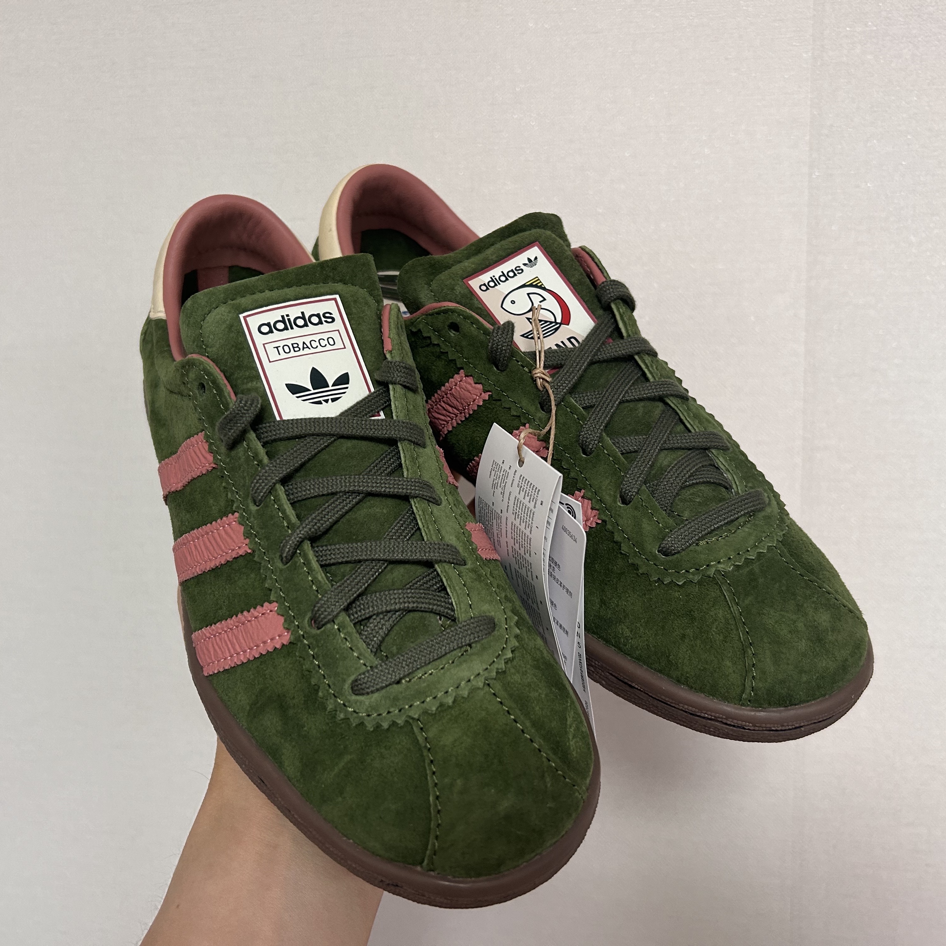 Adidas x END. Tobacco Flyfishing Wild Pine Gum 착용 스타일 - 3